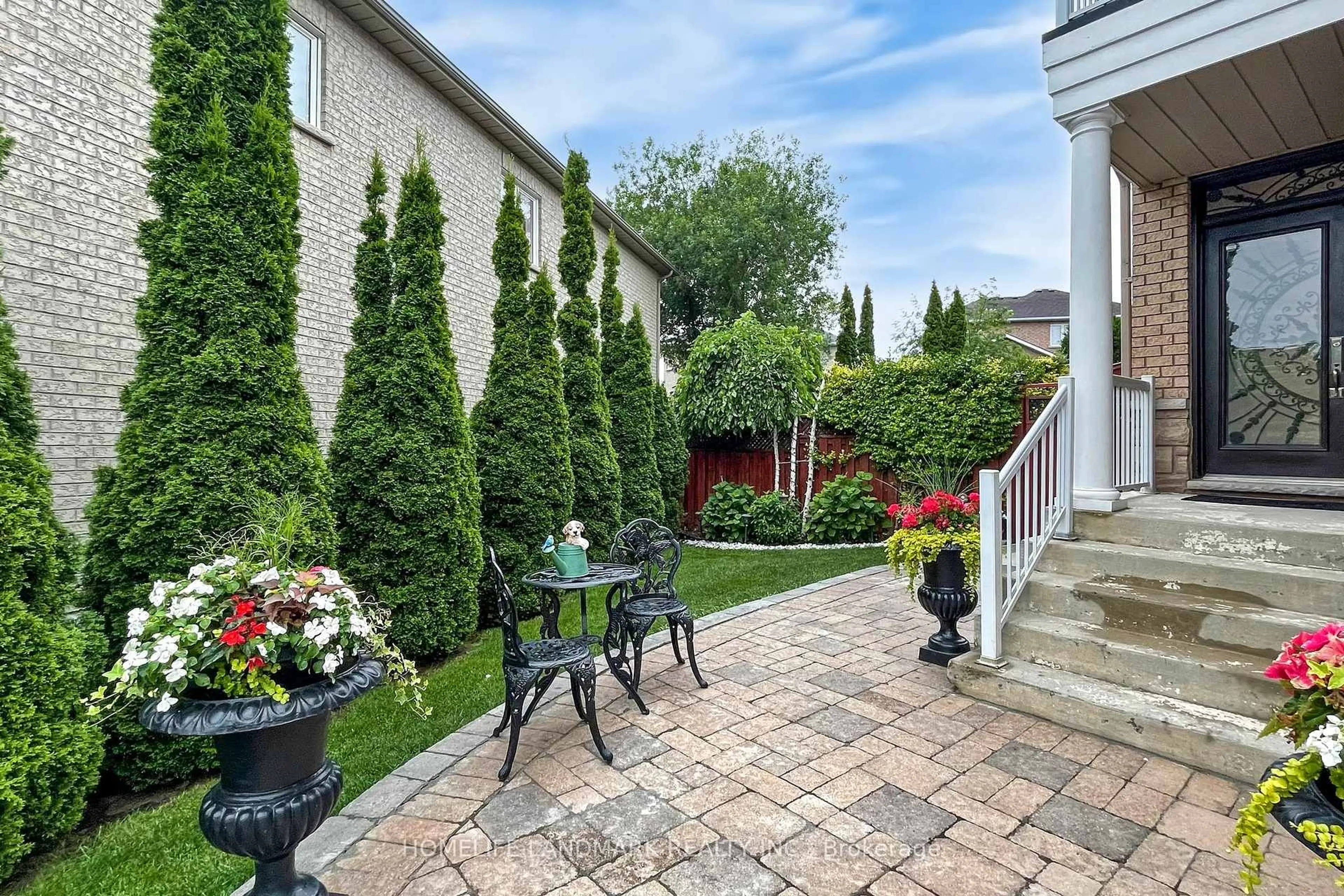 Patio, street for 14 Marble Bridge Dr, Richmond Hill Ontario L4E 4J9