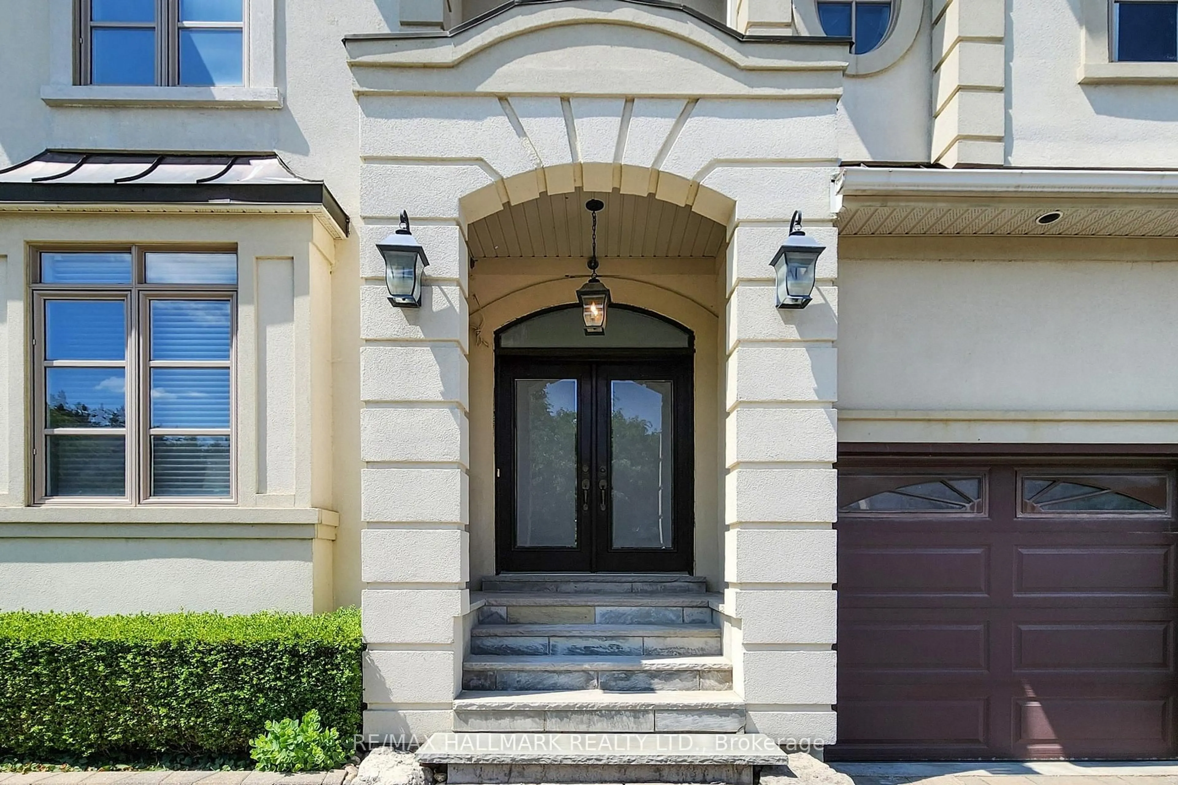 Indoor entryway for 420 Paradelle Dr, Richmond Hill Ontario L4E 4R9
