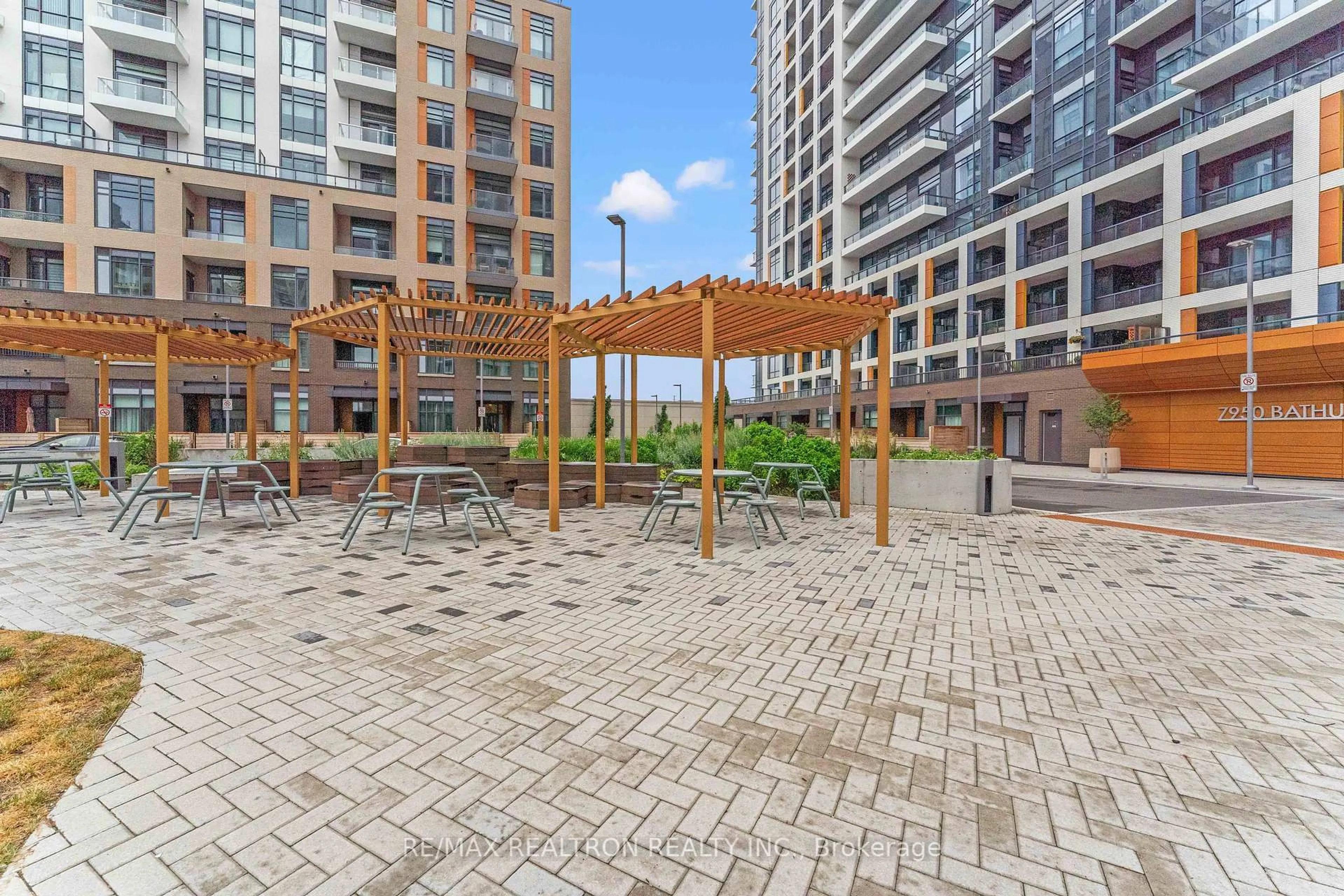 Patio, street for 7950 Bathurst St #1105, Vaughan Ontario L4J 0L4