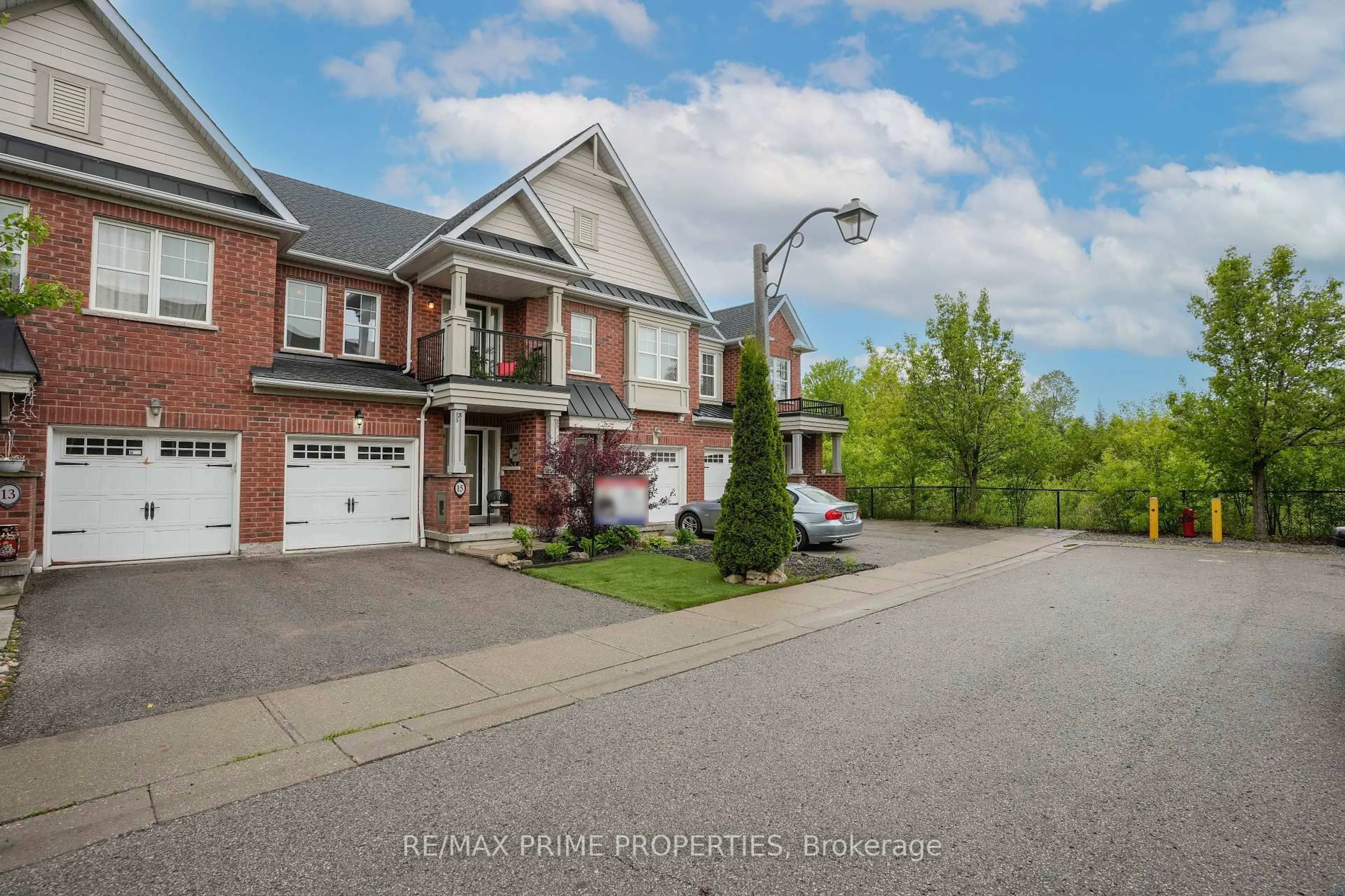 A pic from outside/outdoor area/front of a property/back of a property/a pic from drone, street for 15 Eastwind Dr, Whitchurch-Stouffville Ontario L4A 0W6