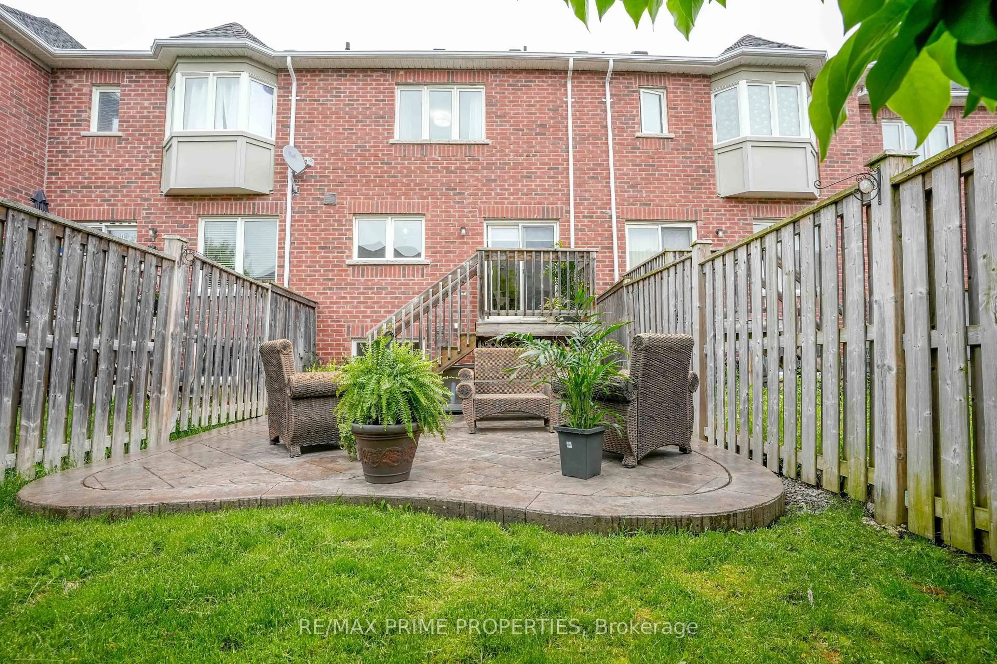 Patio, street for 15 Eastwind Dr, Whitchurch-Stouffville Ontario L4A 0W6