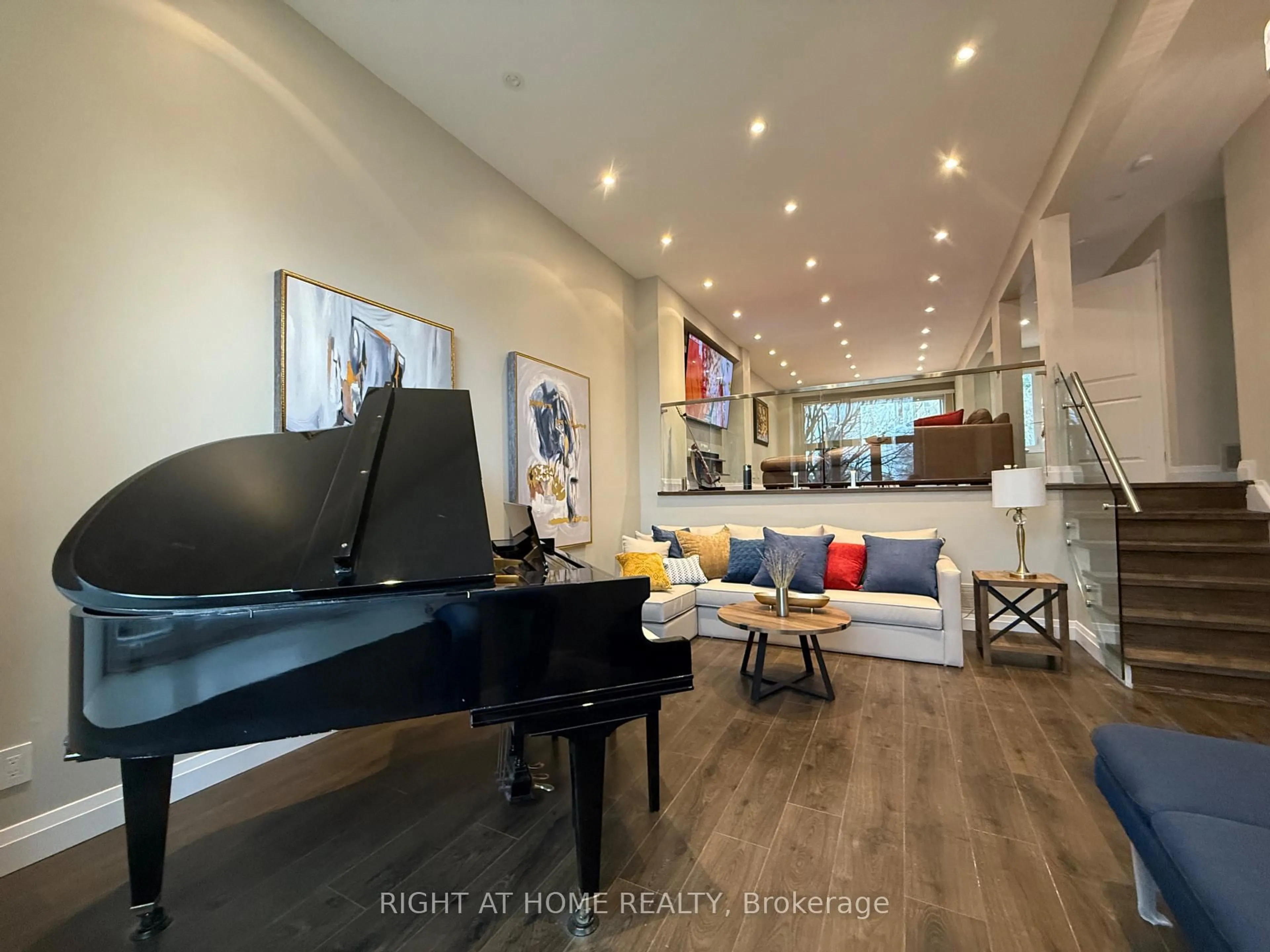 Unknown for 58 Holm Cres, Markham Ontario L3T 5J3