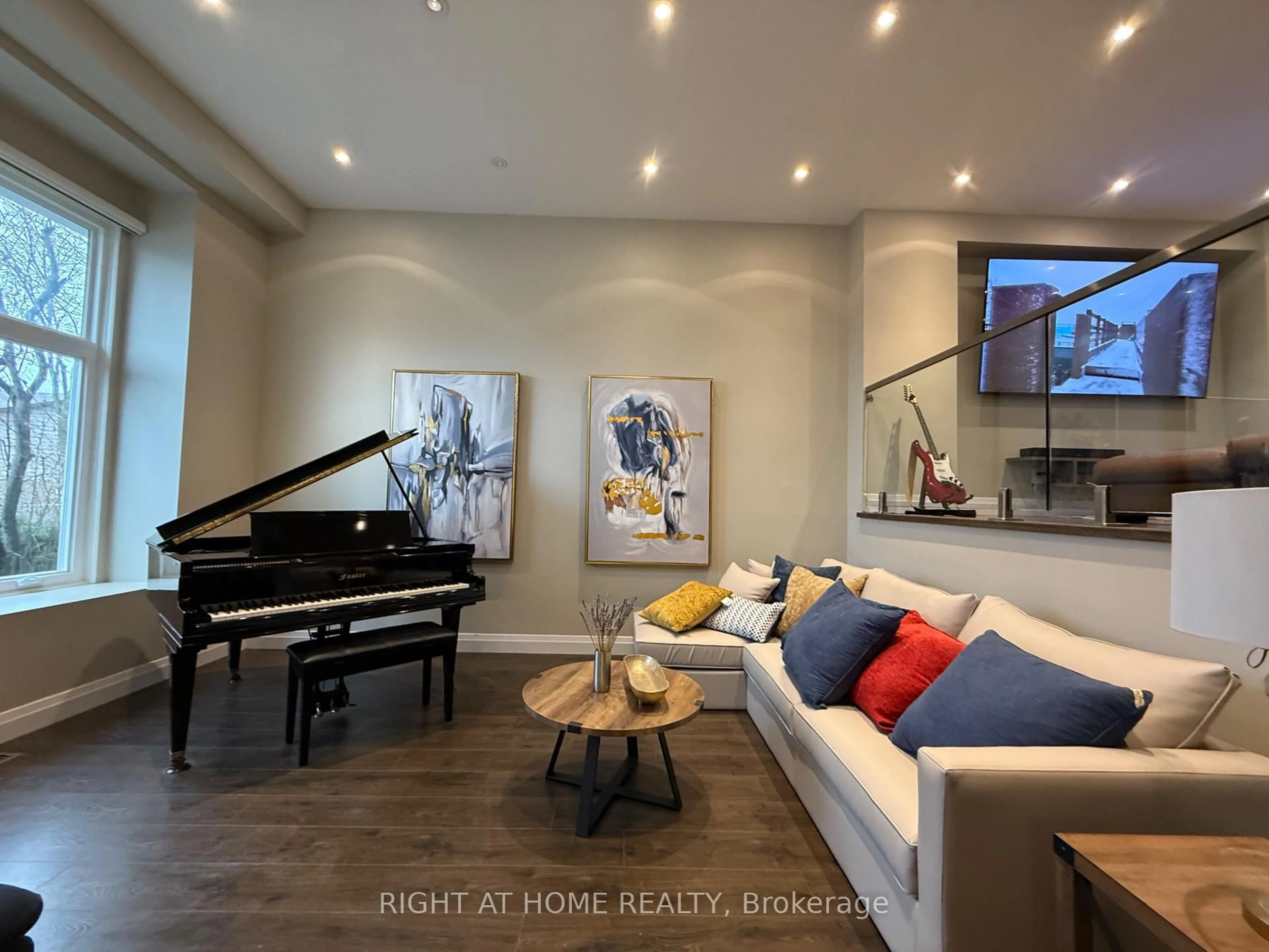Living room with furniture, unknown for 58 Holm Cres, Markham Ontario L3T 5J3