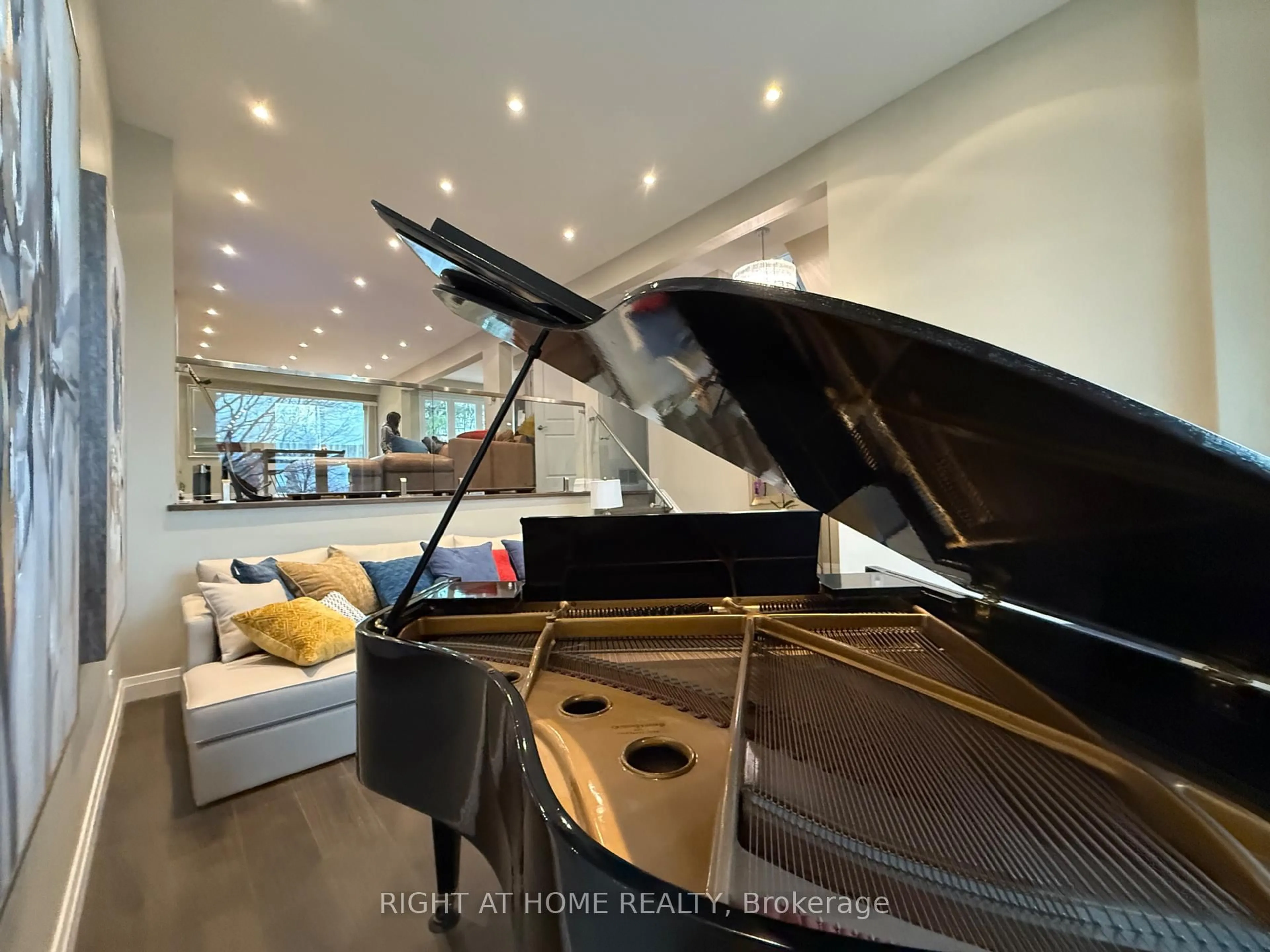 Unknown for 58 Holm Cres, Markham Ontario L3T 5J3