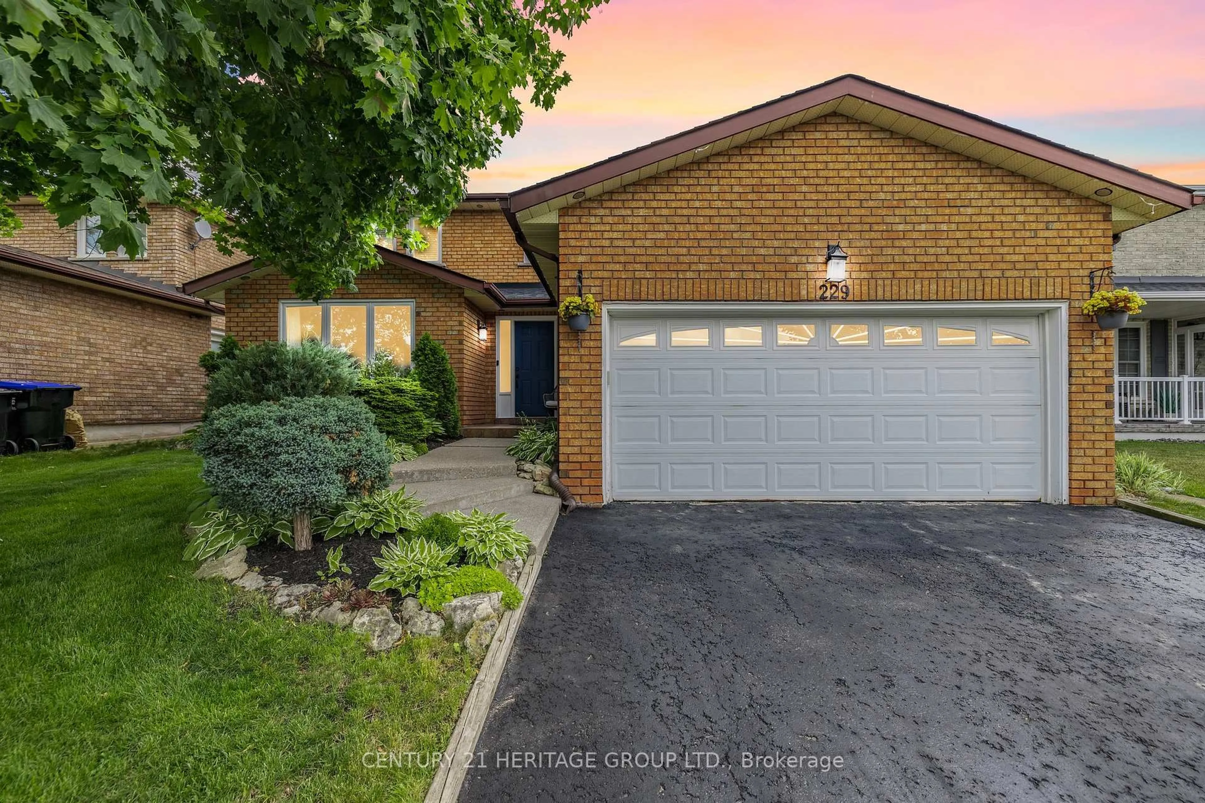 Home with brick exterior material, street for 229 Miller Park Ave, Bradford West Gwillimbury Ontario L3Z 2K2