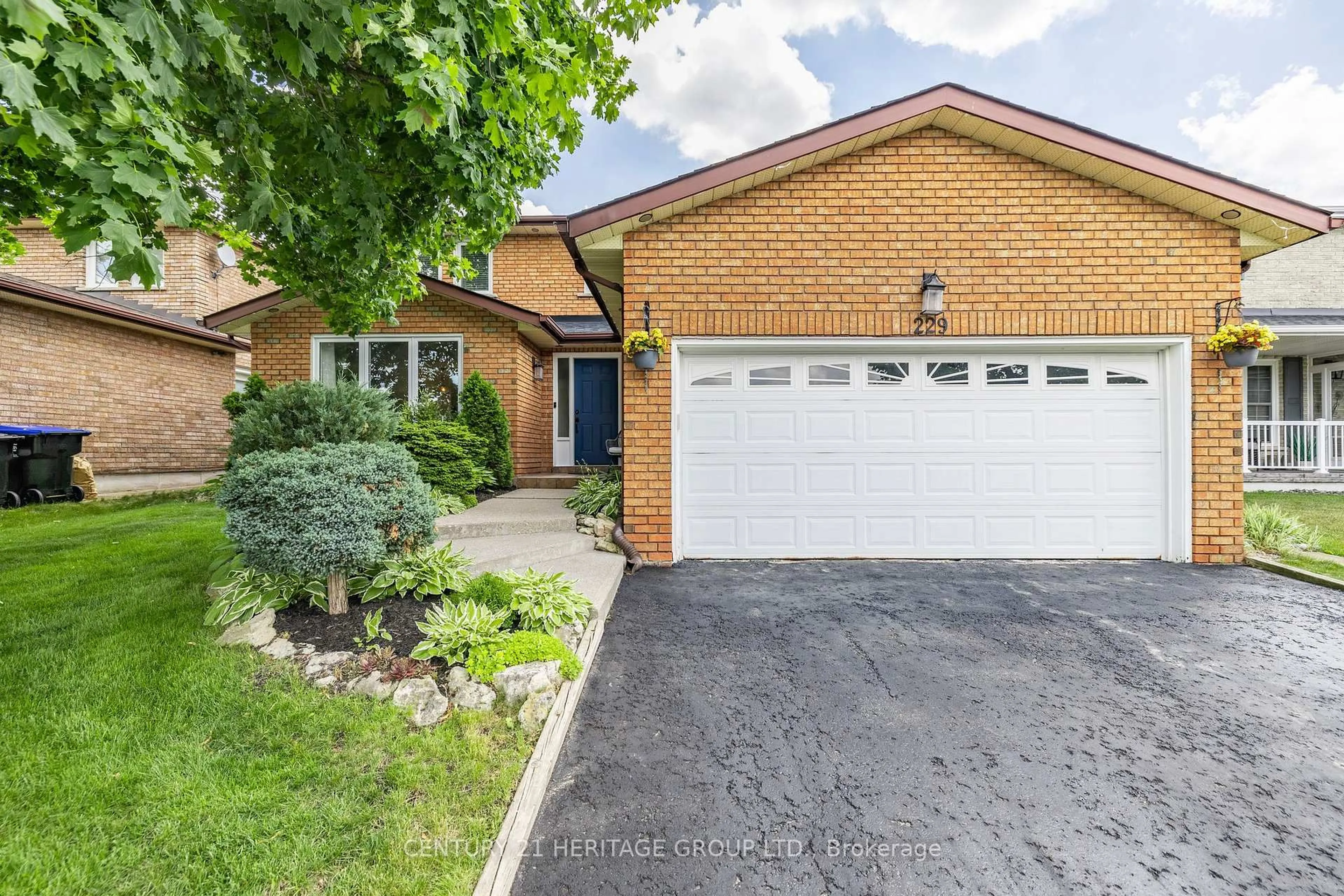 Home with brick exterior material, street for 229 Miller Park Ave, Bradford West Gwillimbury Ontario L3Z 2K2