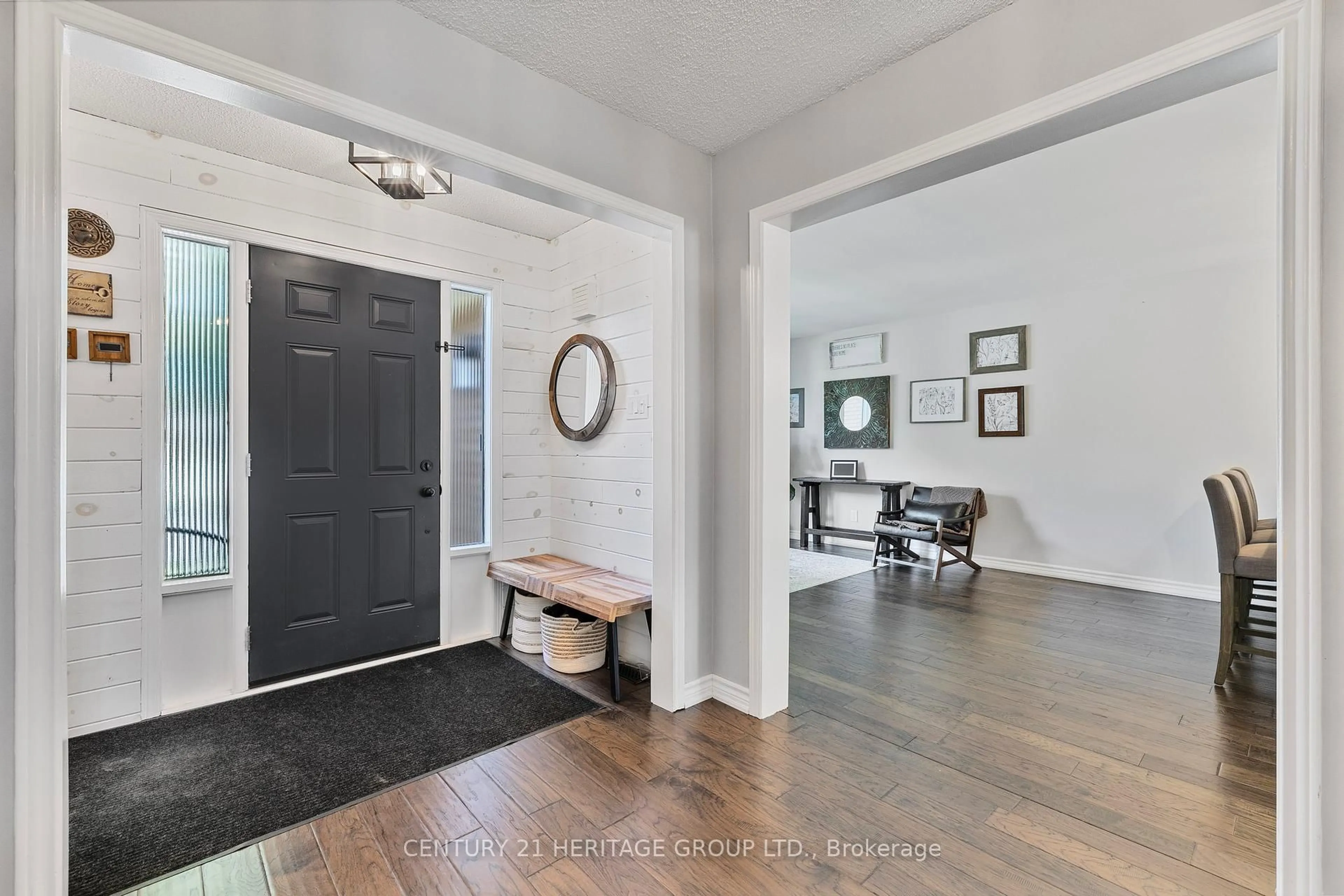 Indoor entryway for 229 Miller Park Ave, Bradford West Gwillimbury Ontario L3Z 2K2