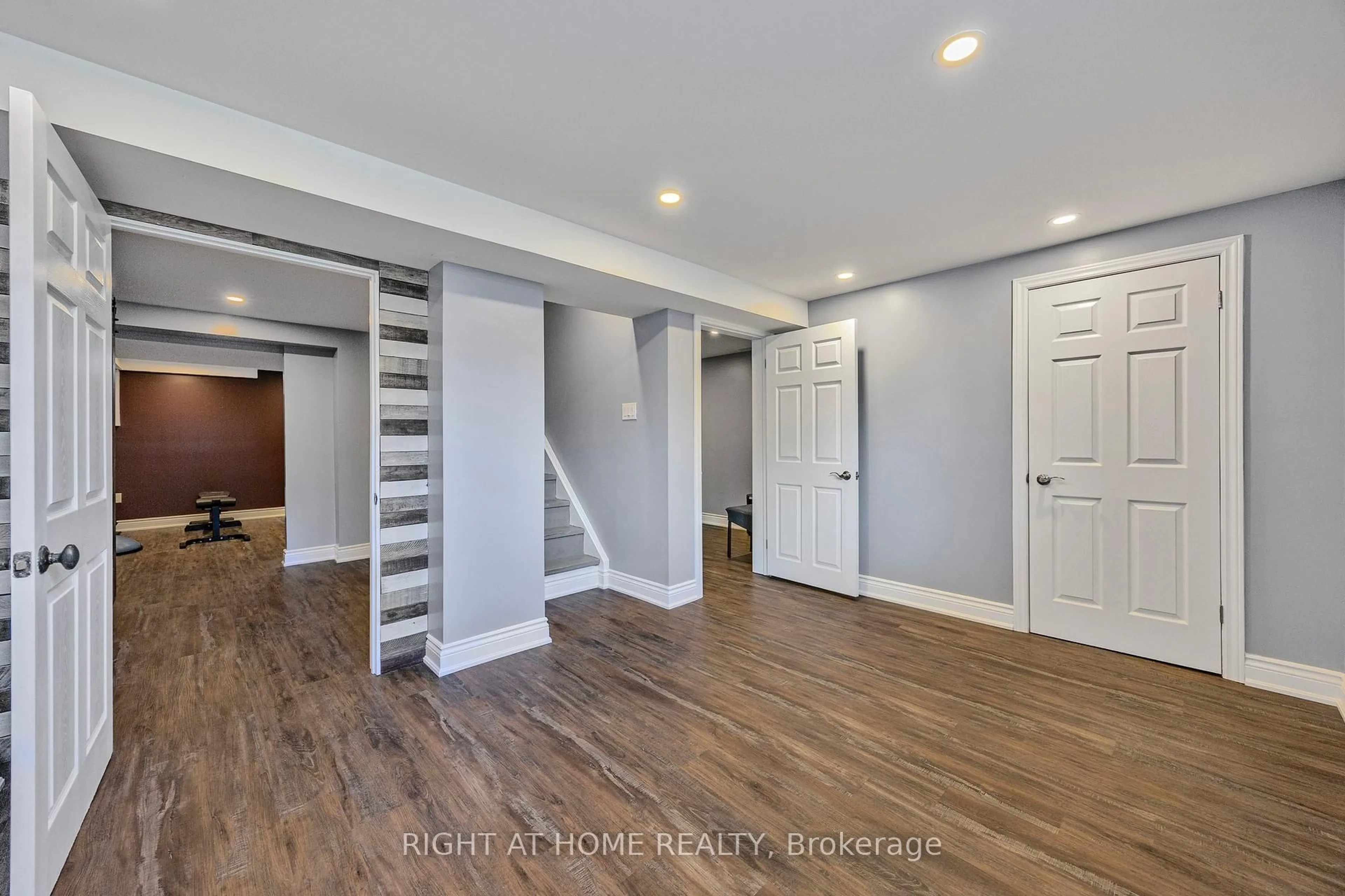Indoor entryway for 1057 Vance Cres, Innisfil Ontario L9S 1V6