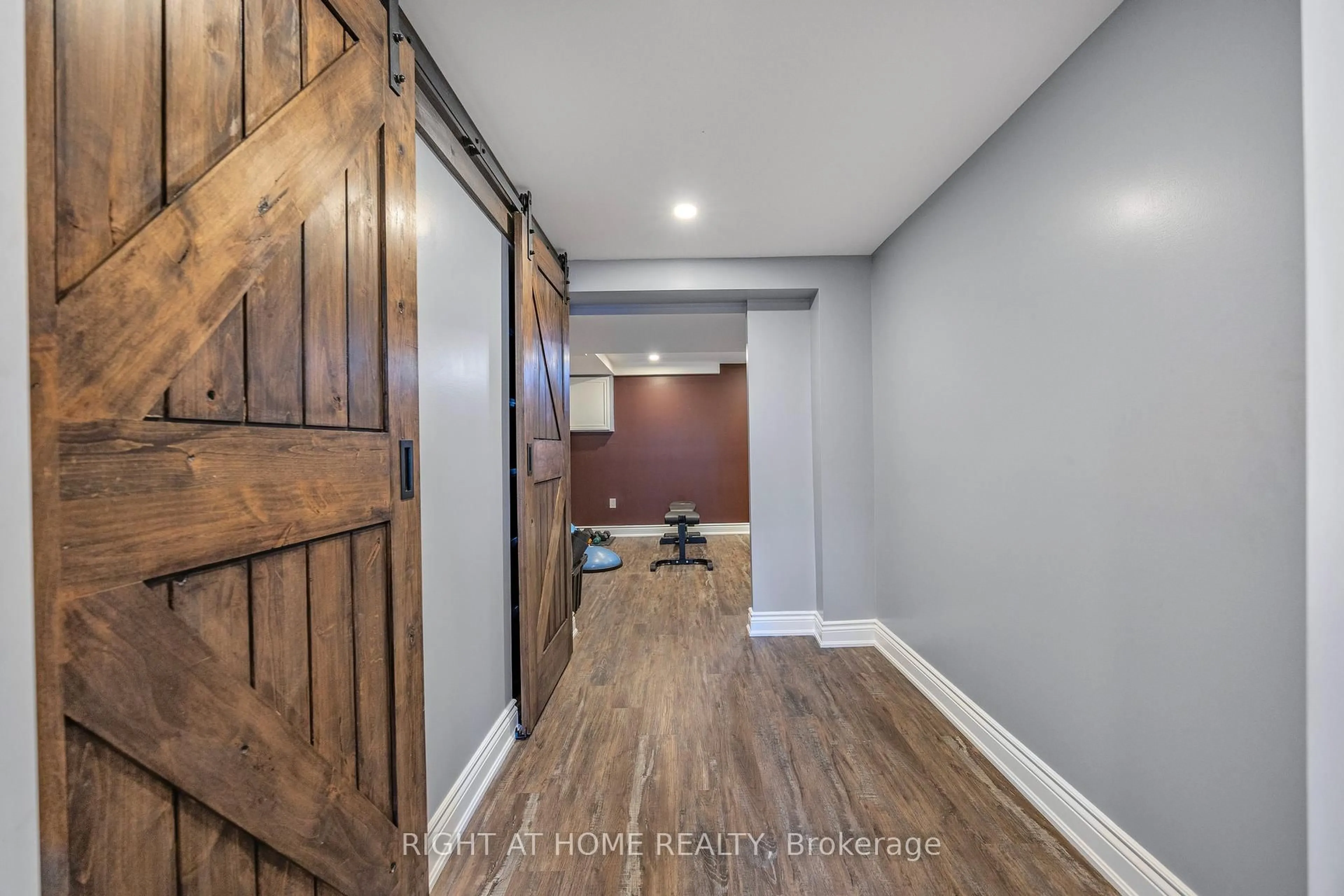Indoor entryway for 1057 Vance Cres, Innisfil Ontario L9S 1V6