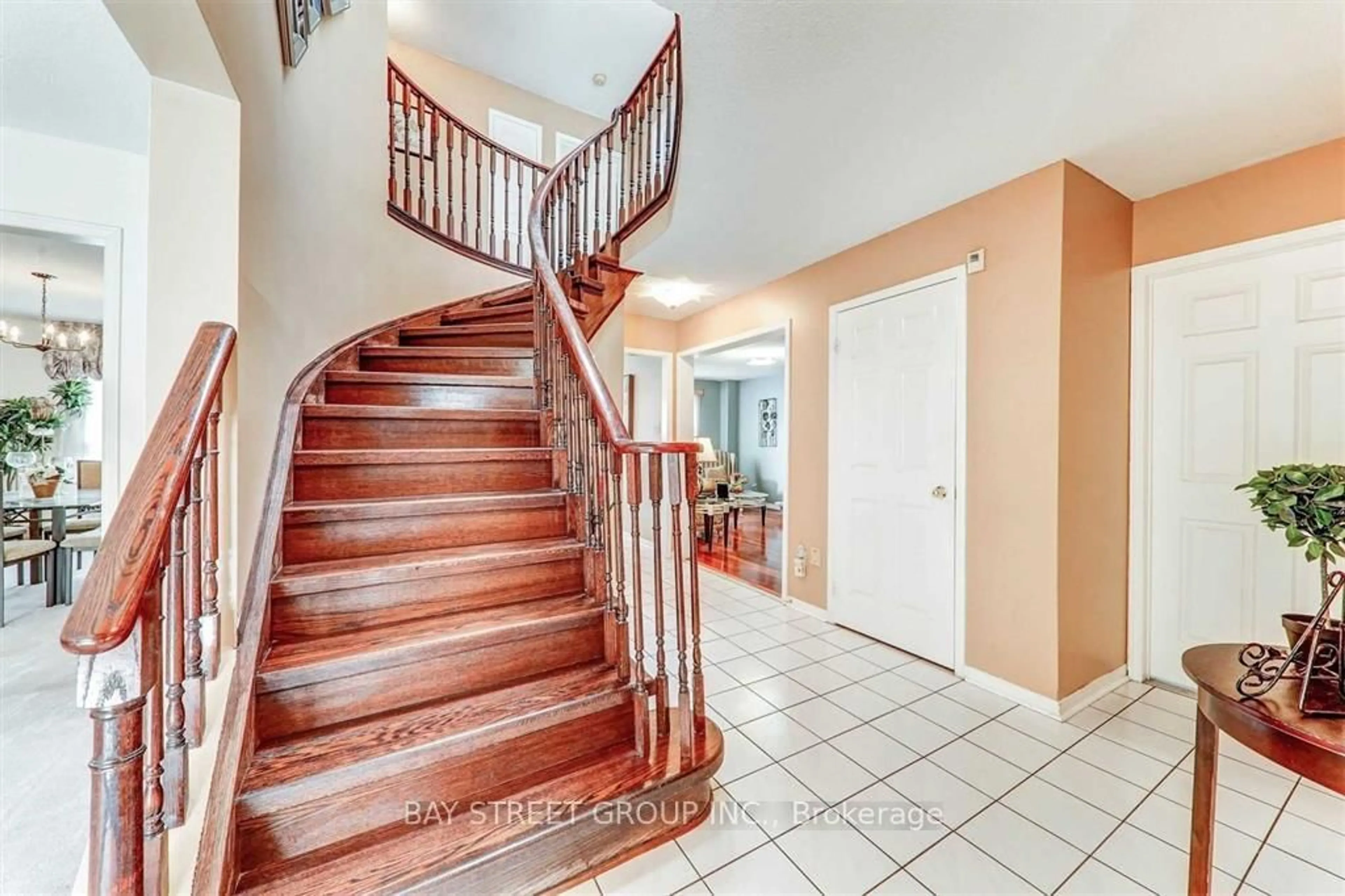 Unknown for 36 NORMAN ROSS Dr, Markham Ontario L3S 3E8