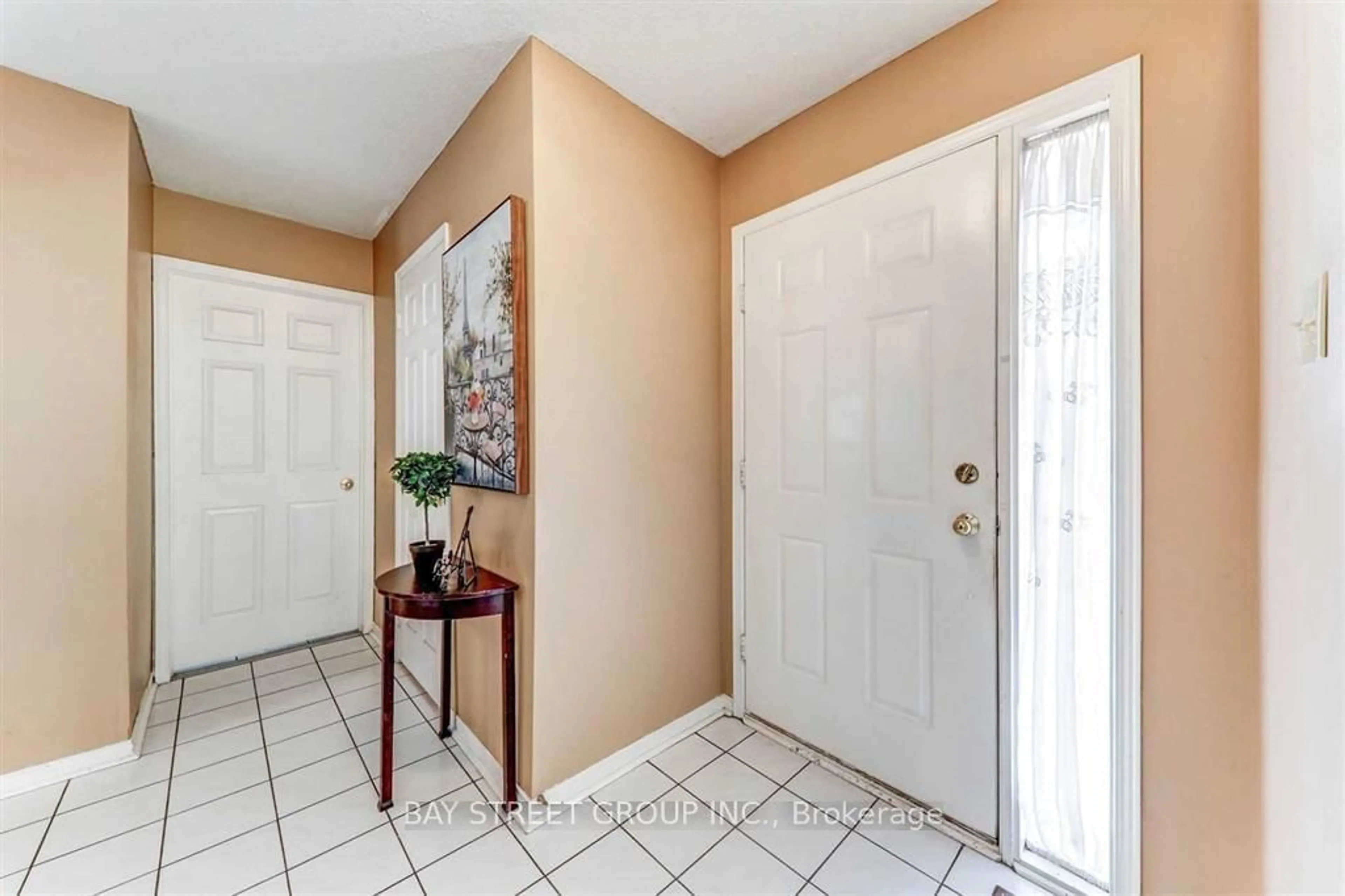 Indoor entryway for 36 NORMAN ROSS Dr, Markham Ontario L3S 3E8