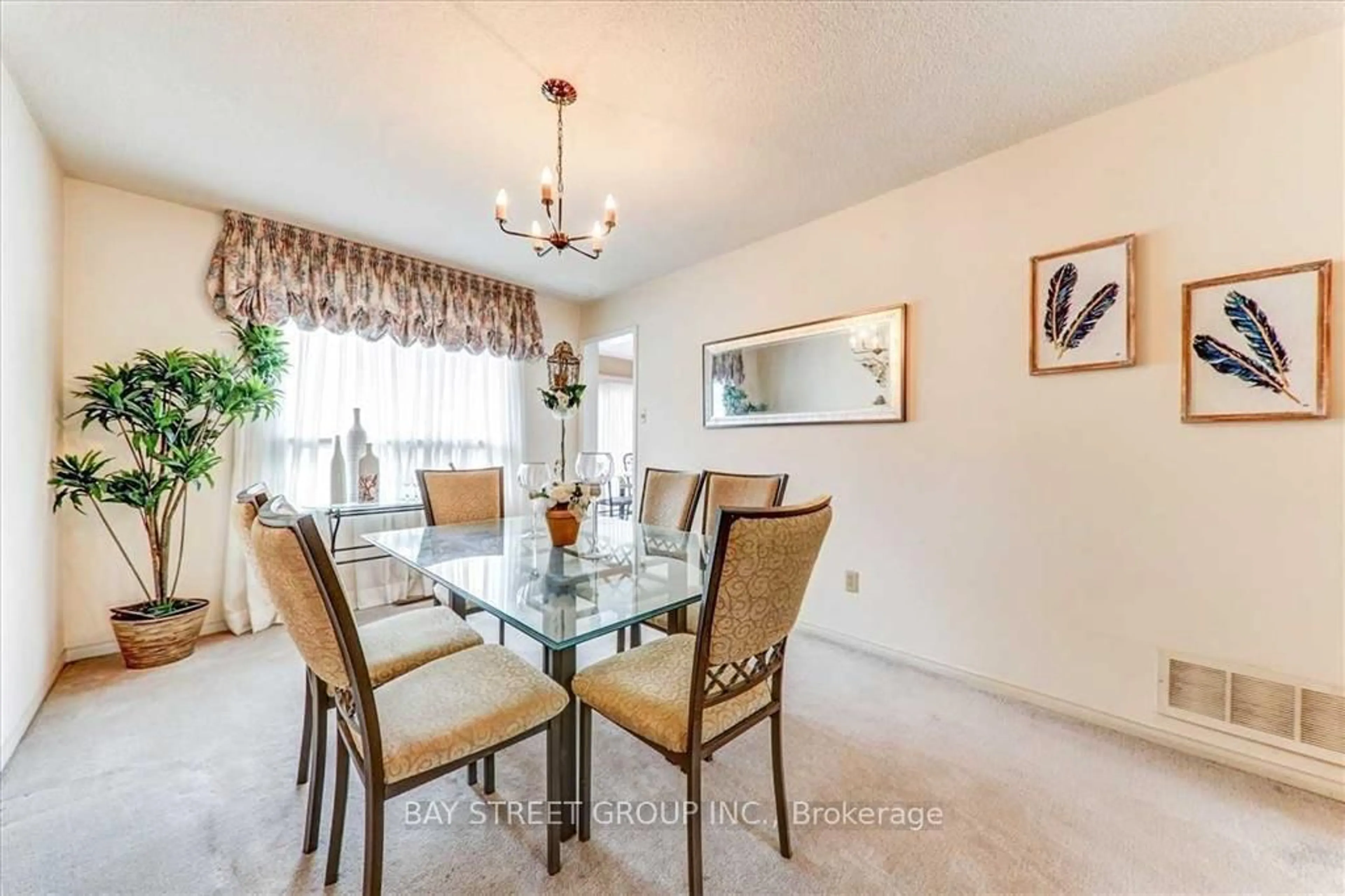 Dining room, unknown for 36 NORMAN ROSS Dr, Markham Ontario L3S 3E8