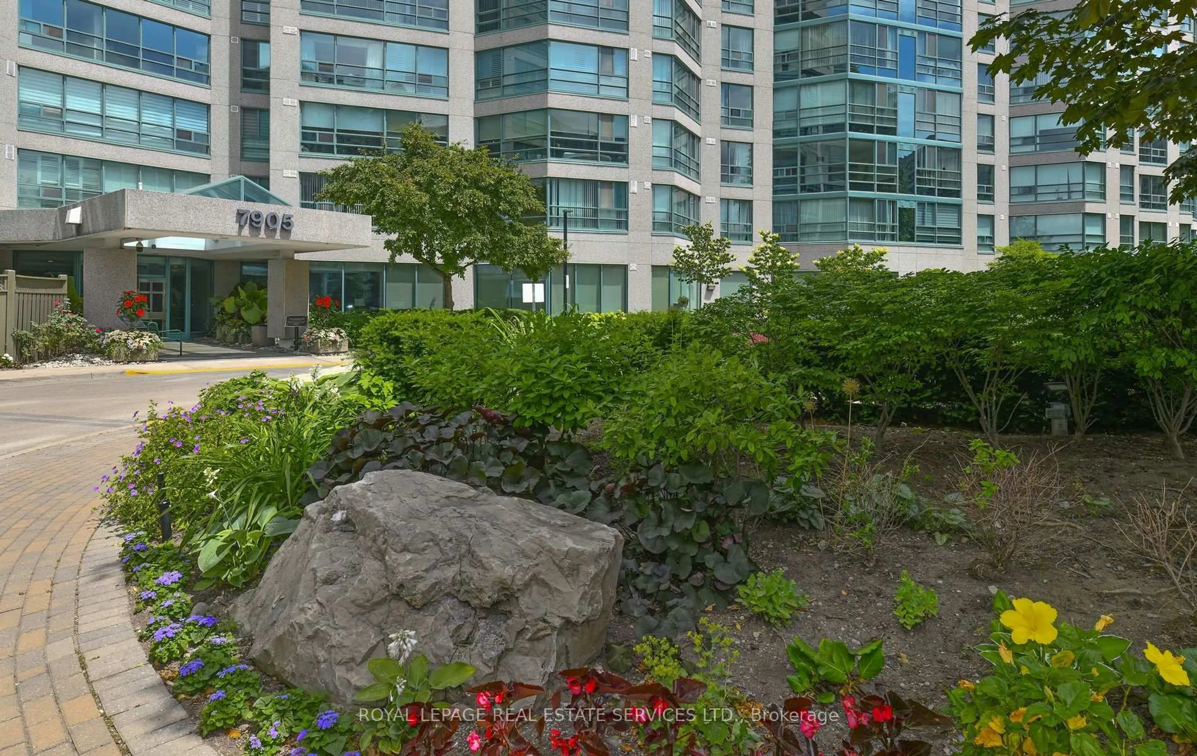 Patio, building for 7905 Bayview Ave #113, Markham Ontario L3T 7N3