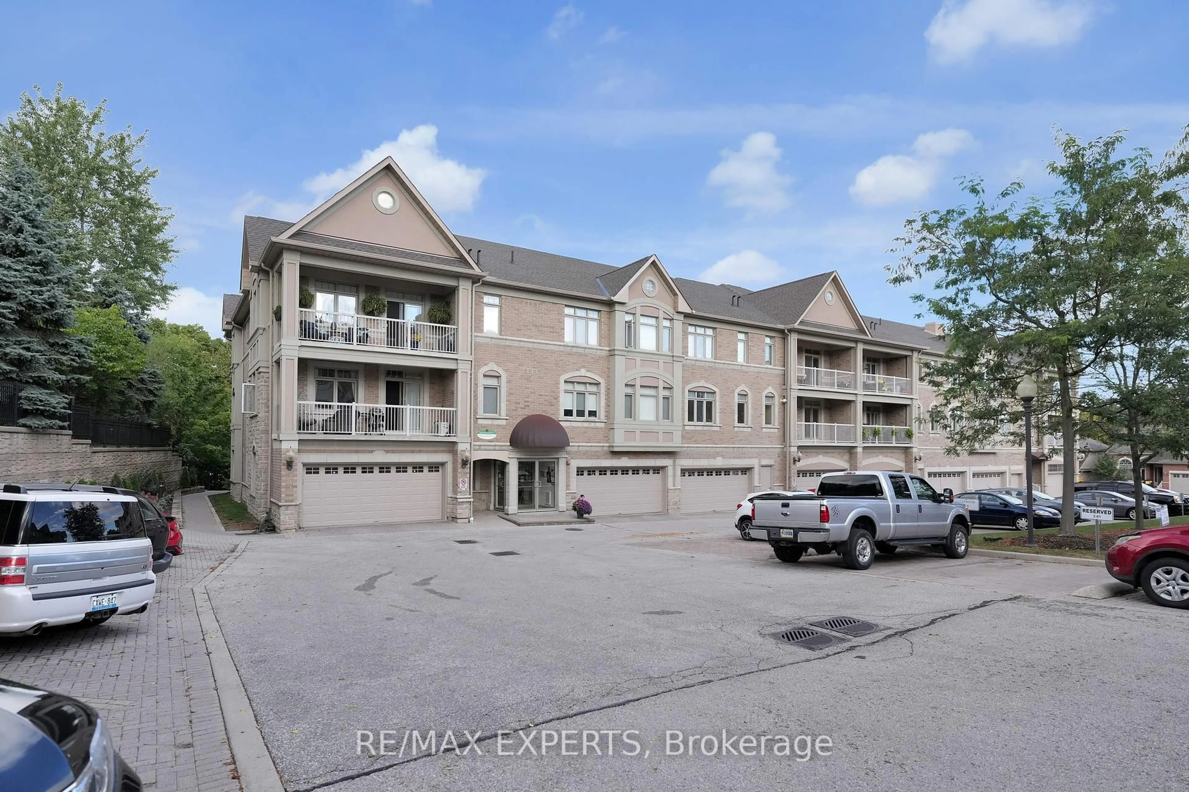 A pic from outside/outdoor area/front of a property/back of a property/a pic from drone, street for 78 Sunset Blvd #108, New Tecumseth Ontario L9R 2H5