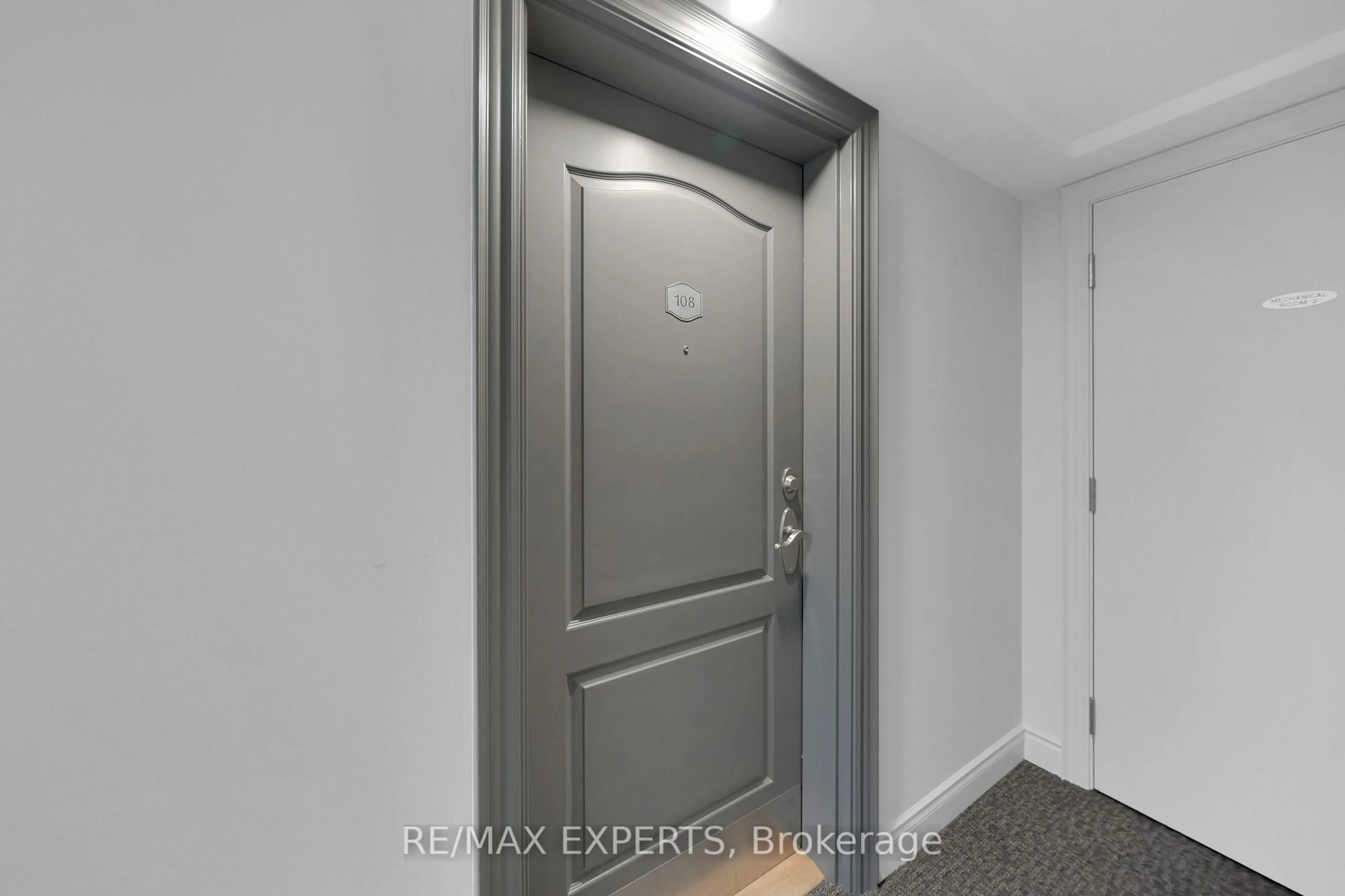 Indoor entryway for 78 Sunset Blvd #108, New Tecumseth Ontario L9R 2H5