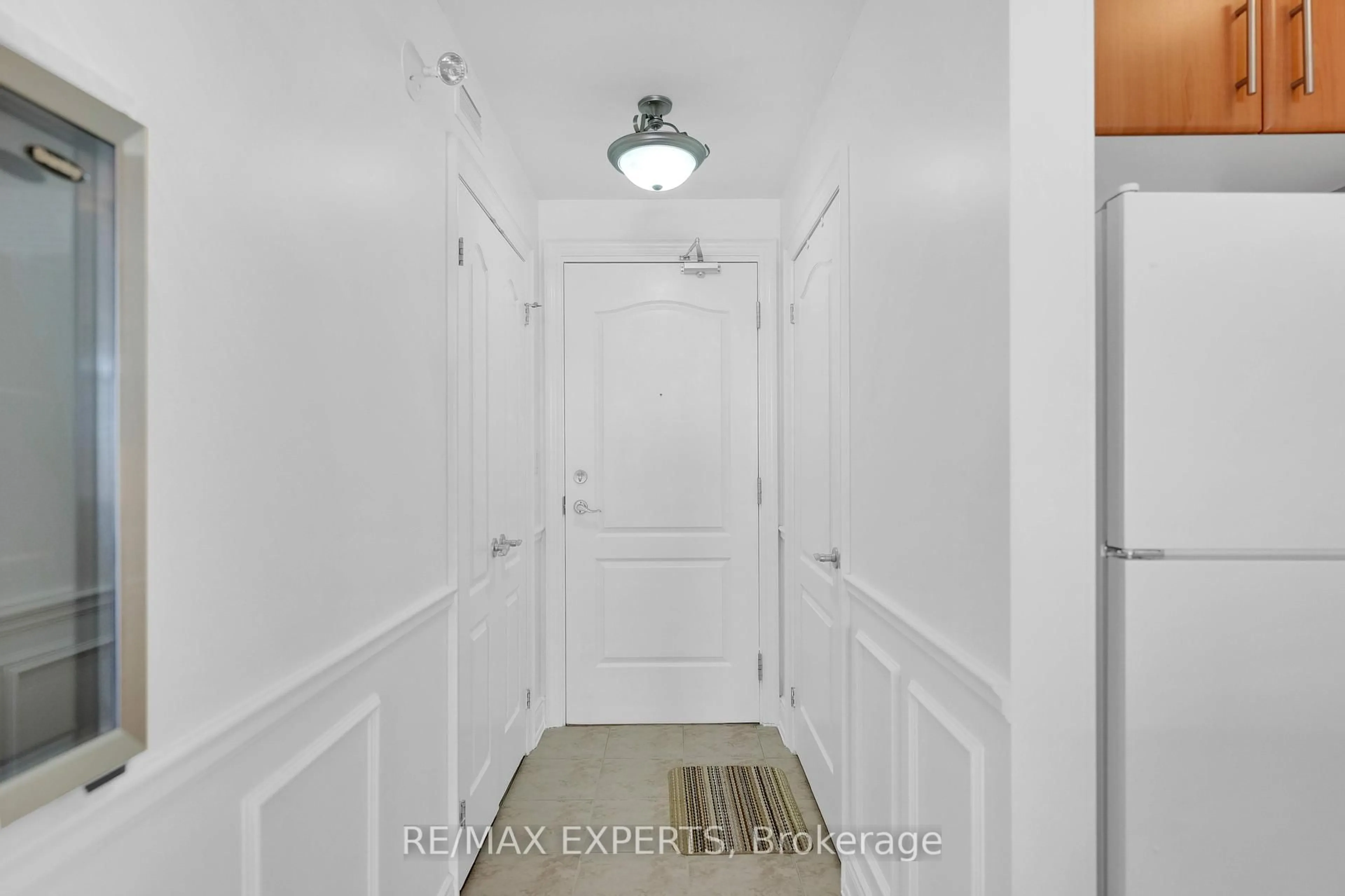 Indoor entryway for 78 Sunset Blvd #108, New Tecumseth Ontario L9R 2H5