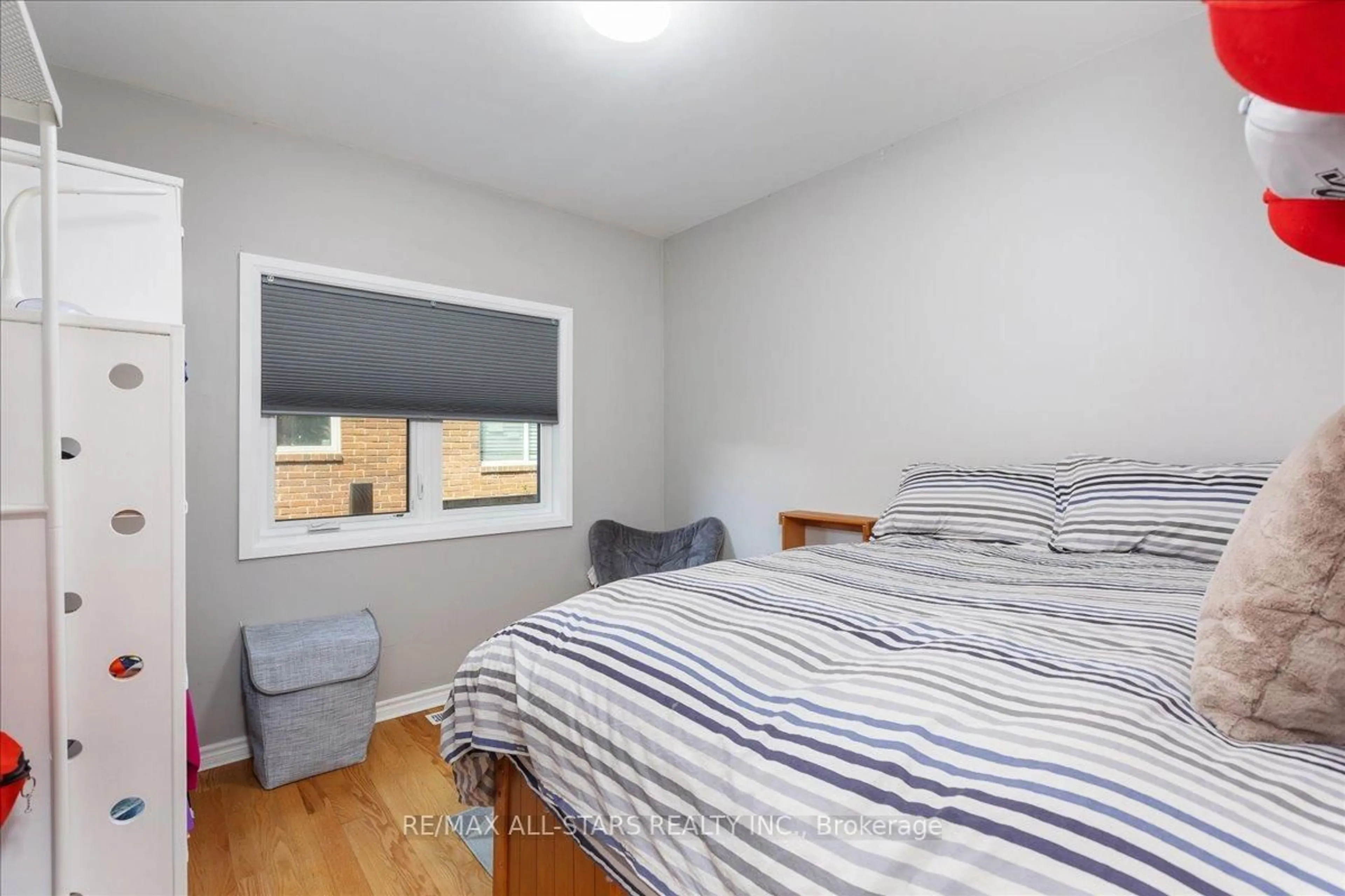 A pic of a room for 98 Bayview Ave, Georgina Ontario L4P 2S9