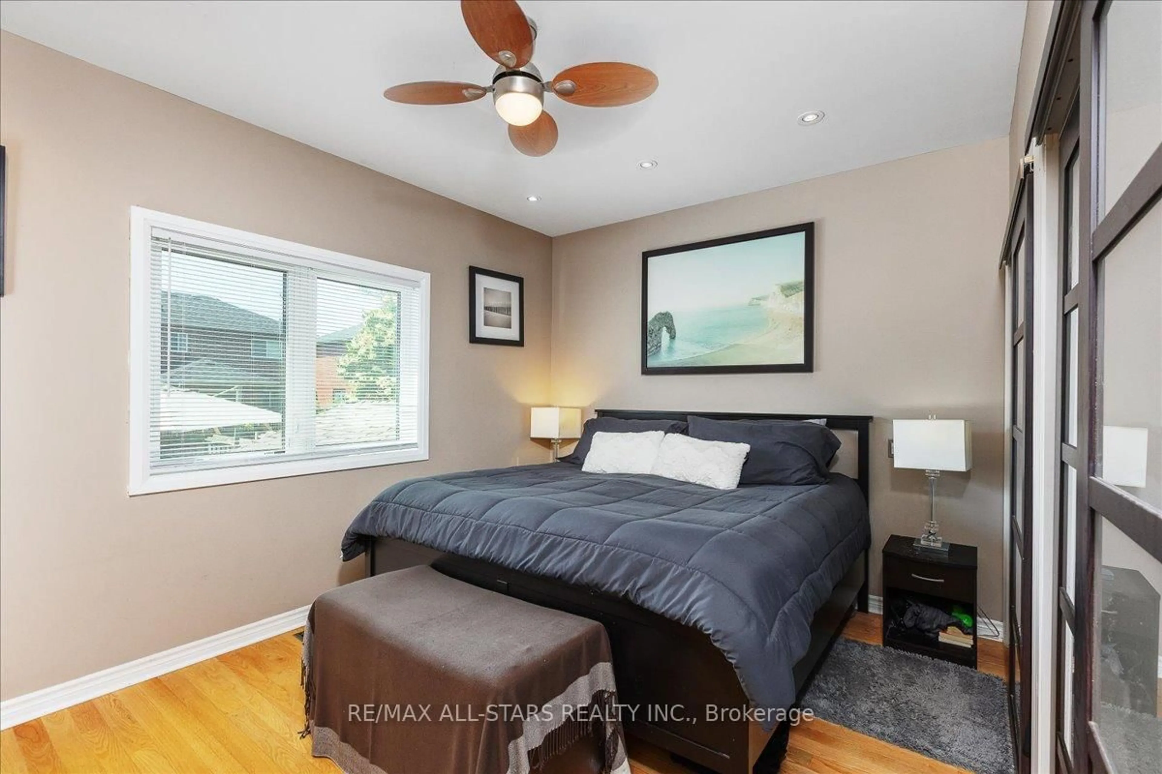 Bedroom with bed, unknown for 98 Bayview Ave, Georgina Ontario L4P 2S9