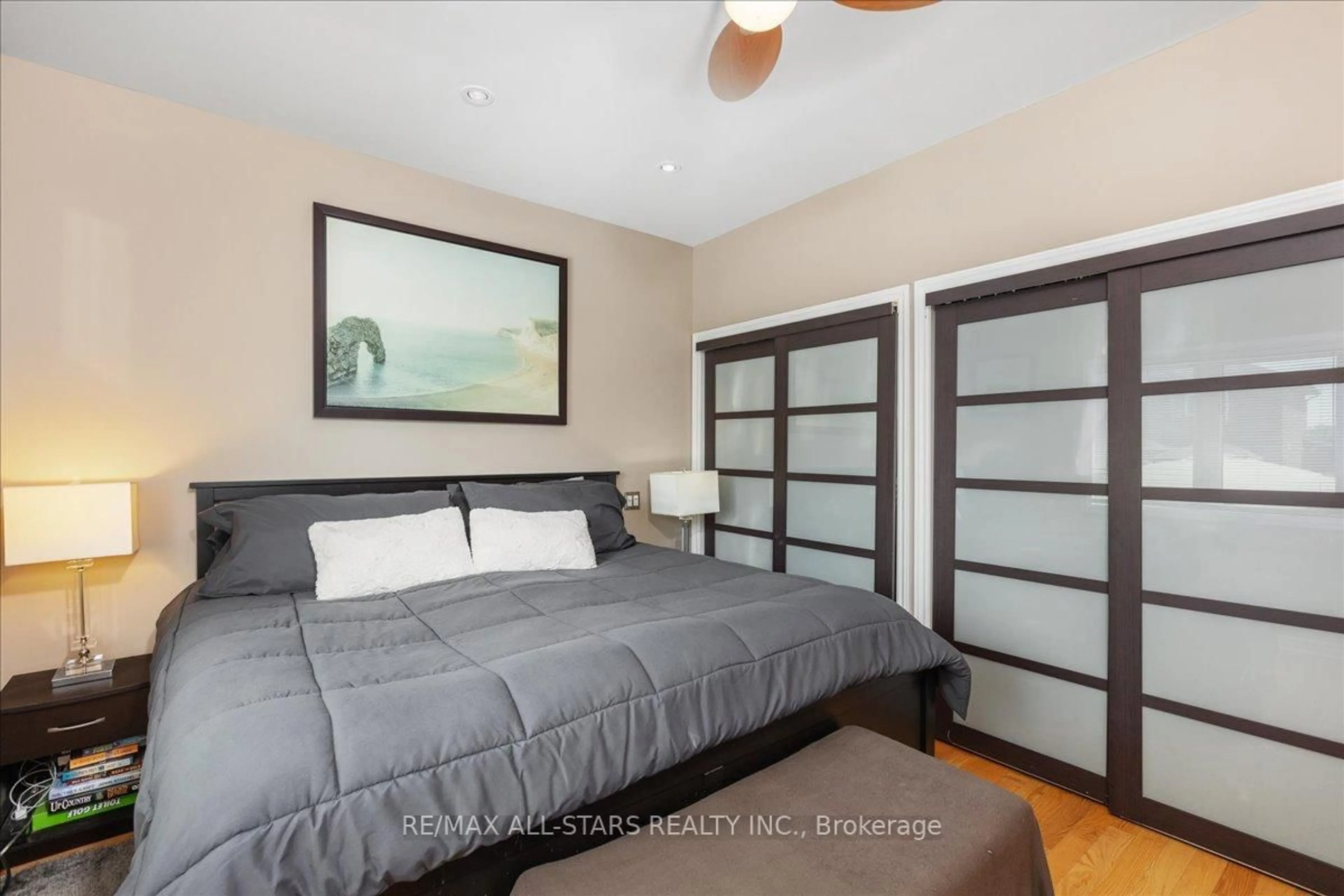 Bedroom with bed, unknown for 98 Bayview Ave, Georgina Ontario L4P 2S9
