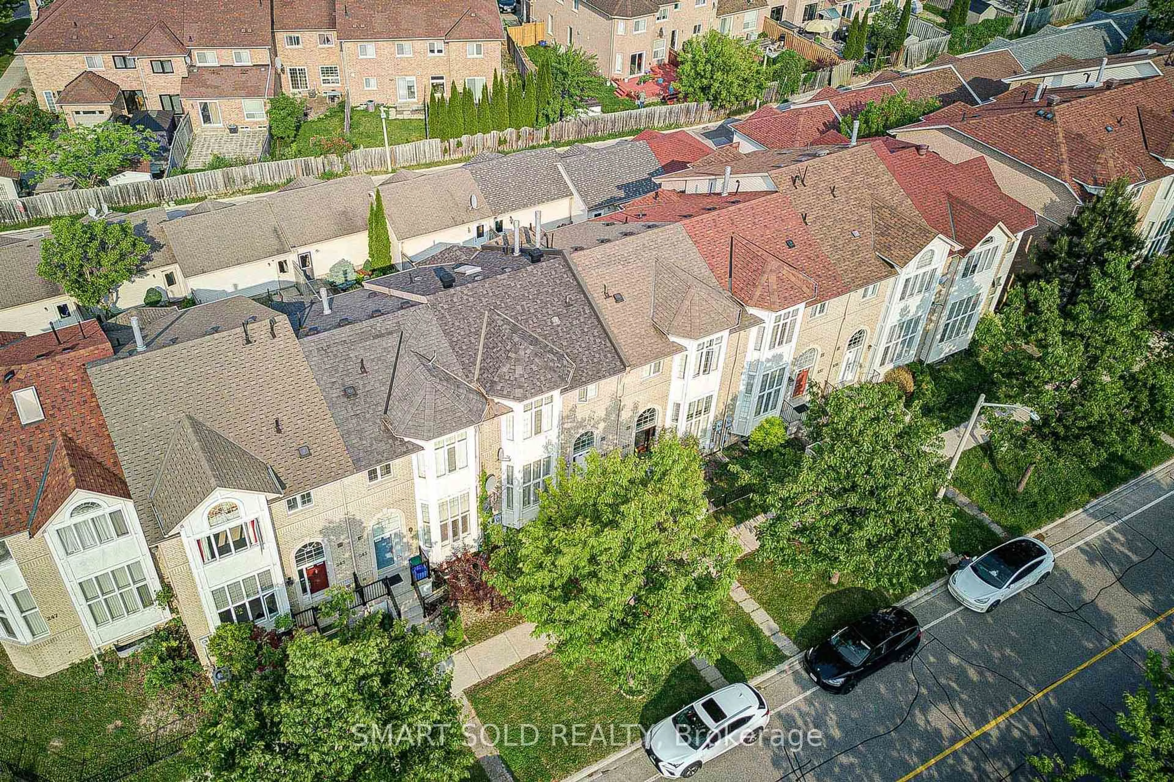 A pic from outside/outdoor area/front of a property/back of a property/a pic from drone, city buildings view from balcony for 241 Shirley Dr, Richmond Hill Ontario L4S 1T9