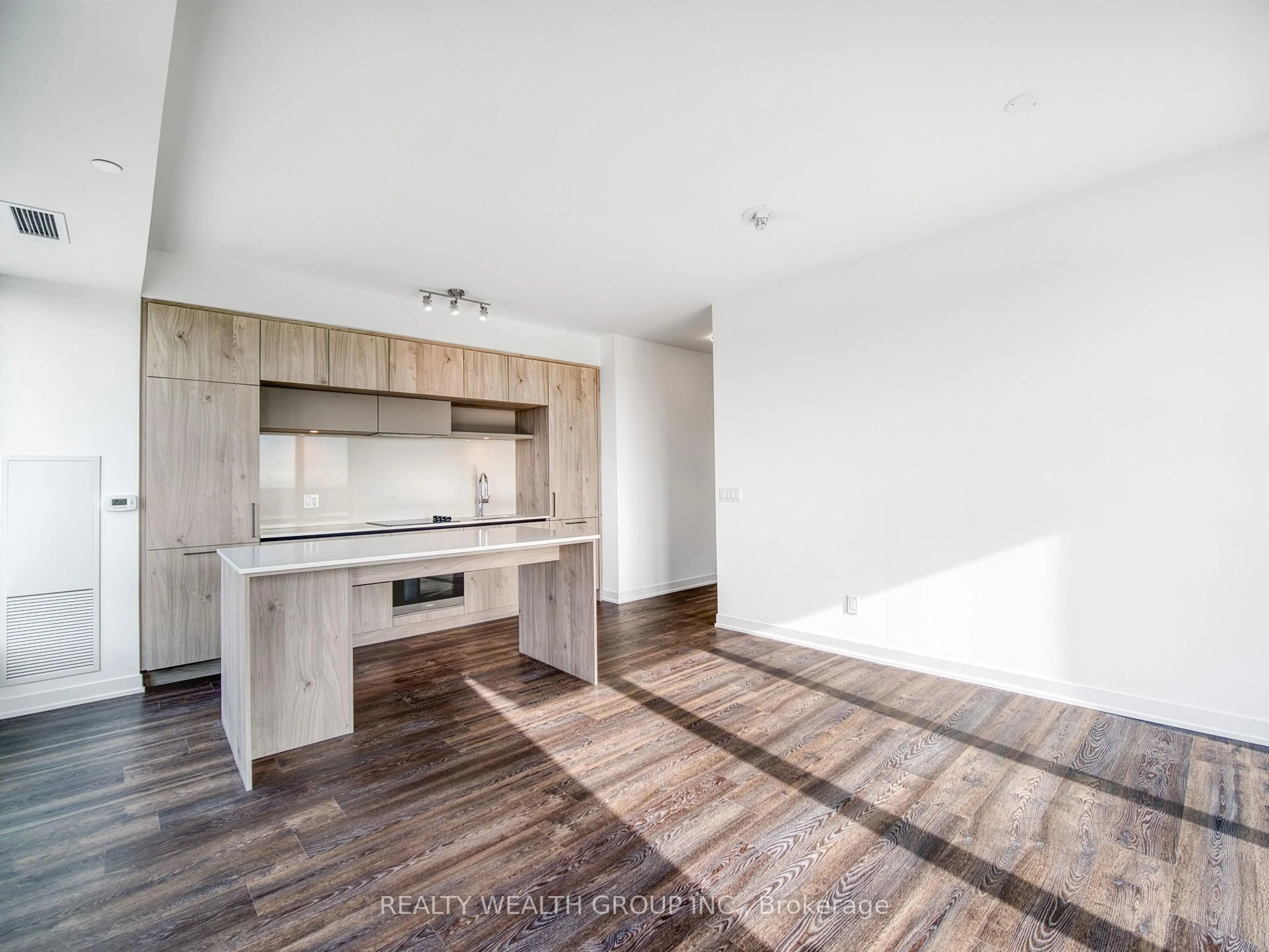 Open concept kitchen, wood/laminate floor for 6 David Eyer Rd #512, Richmond Hill Ontario L4S 0N5