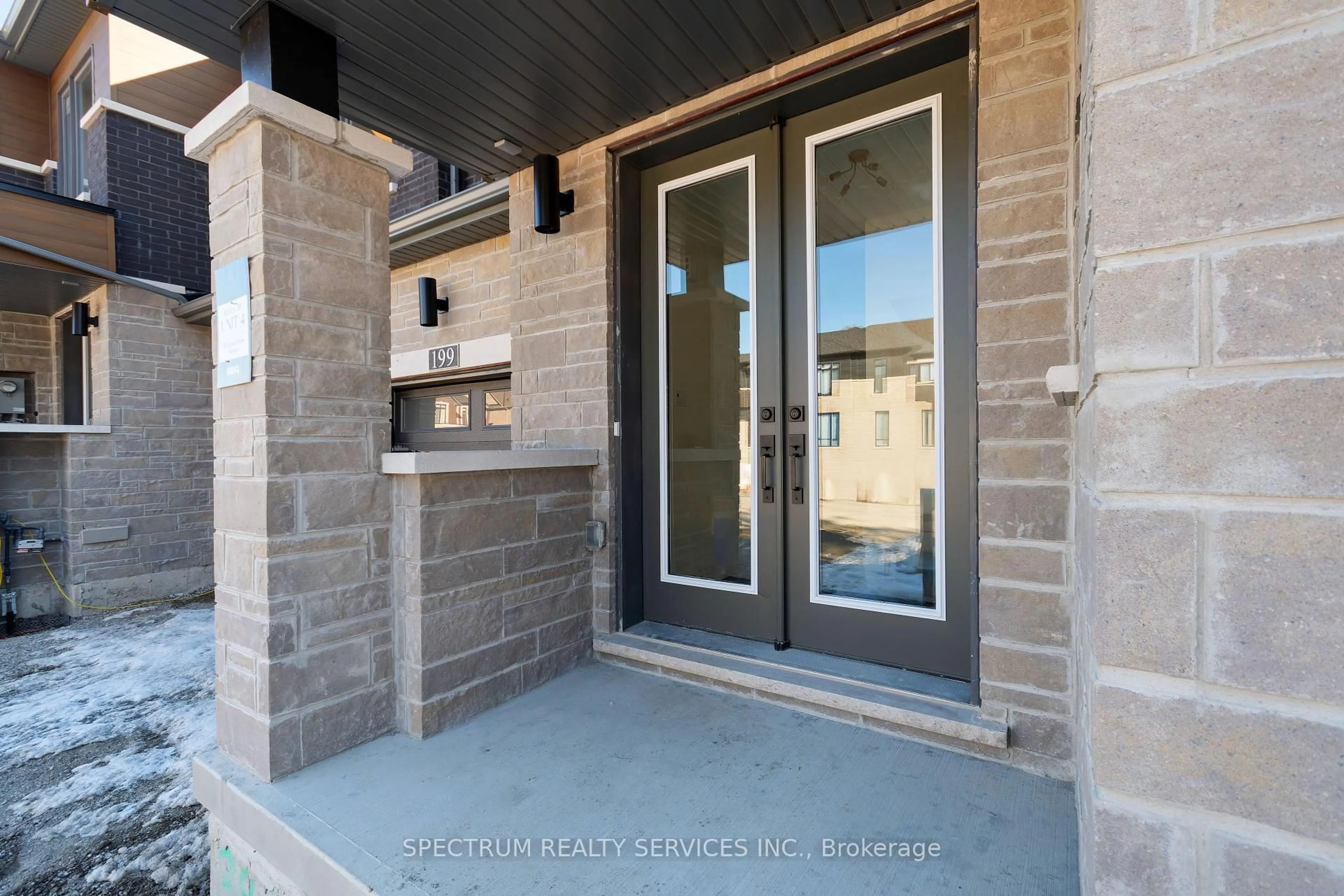 Indoor entryway for 199 Grand Trunk Ave, Vaughan Ontario L4H 3M1