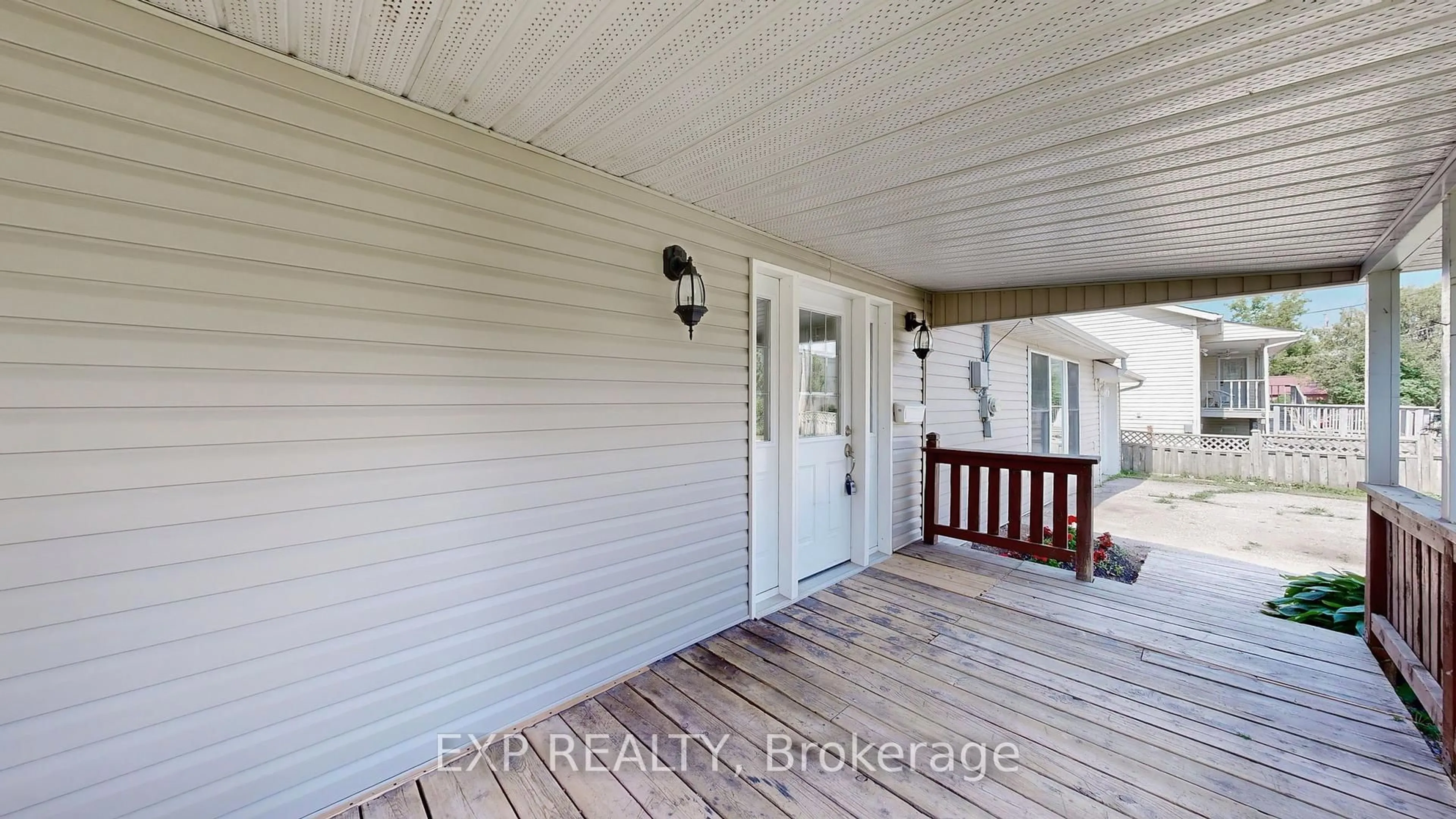 Indoor entryway for 272 Mcmillan Dr, Georgina Ontario L4P 3C5