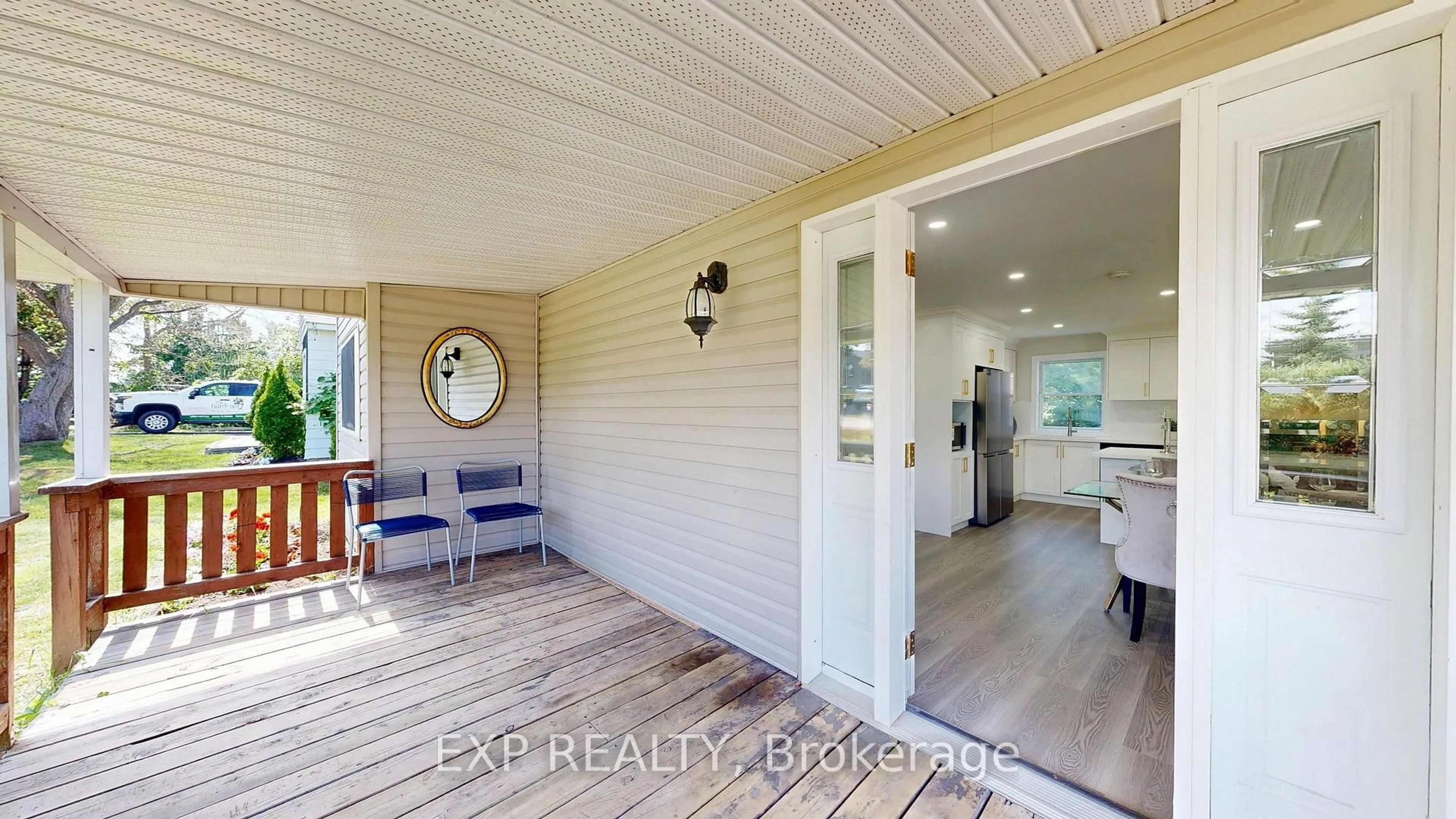 Indoor entryway for 272 Mcmillan Dr, Georgina Ontario L4P 3C5