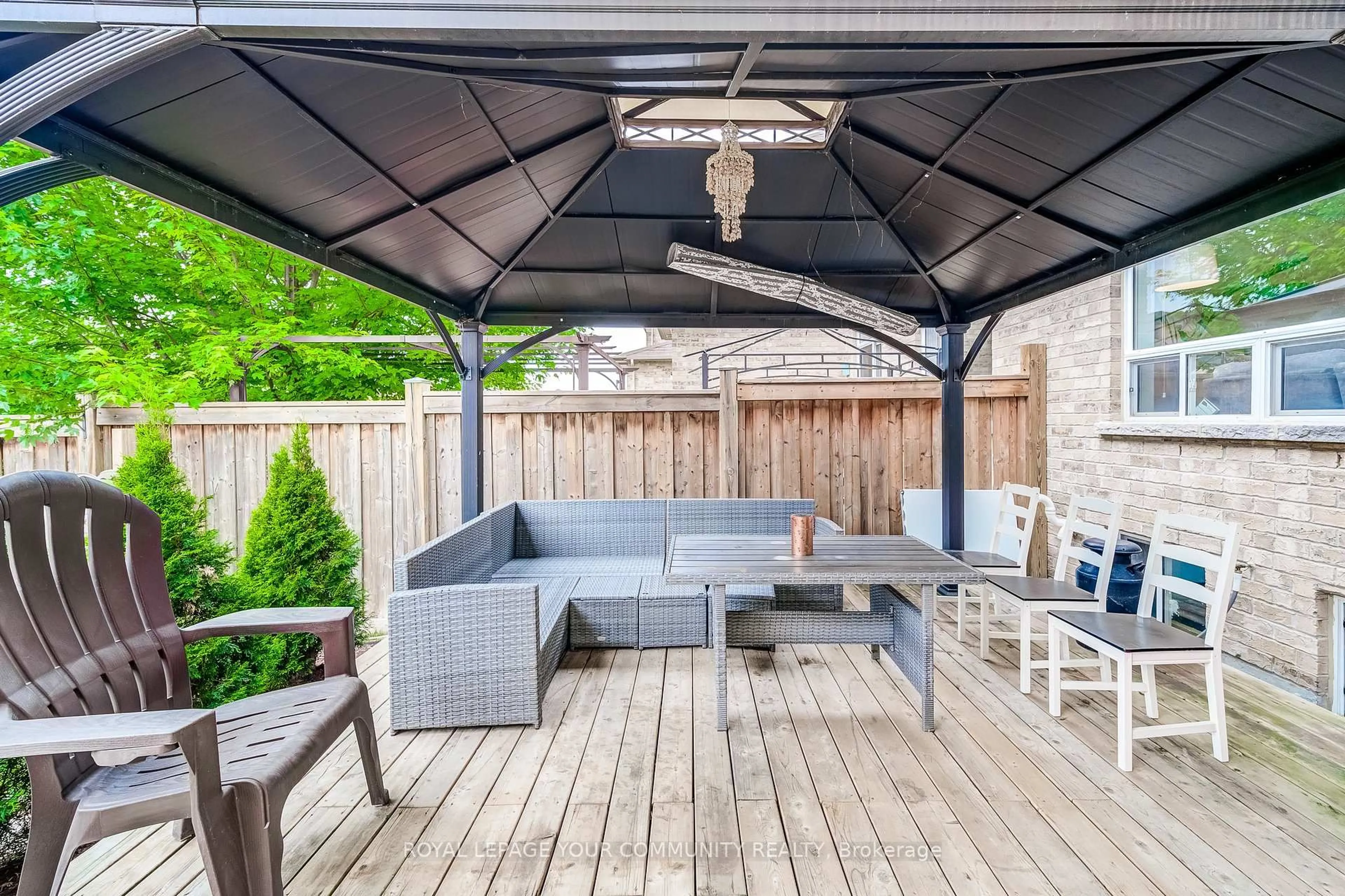 Patio, street for 8 Beechener St, Georgina Ontario L0E 1R0