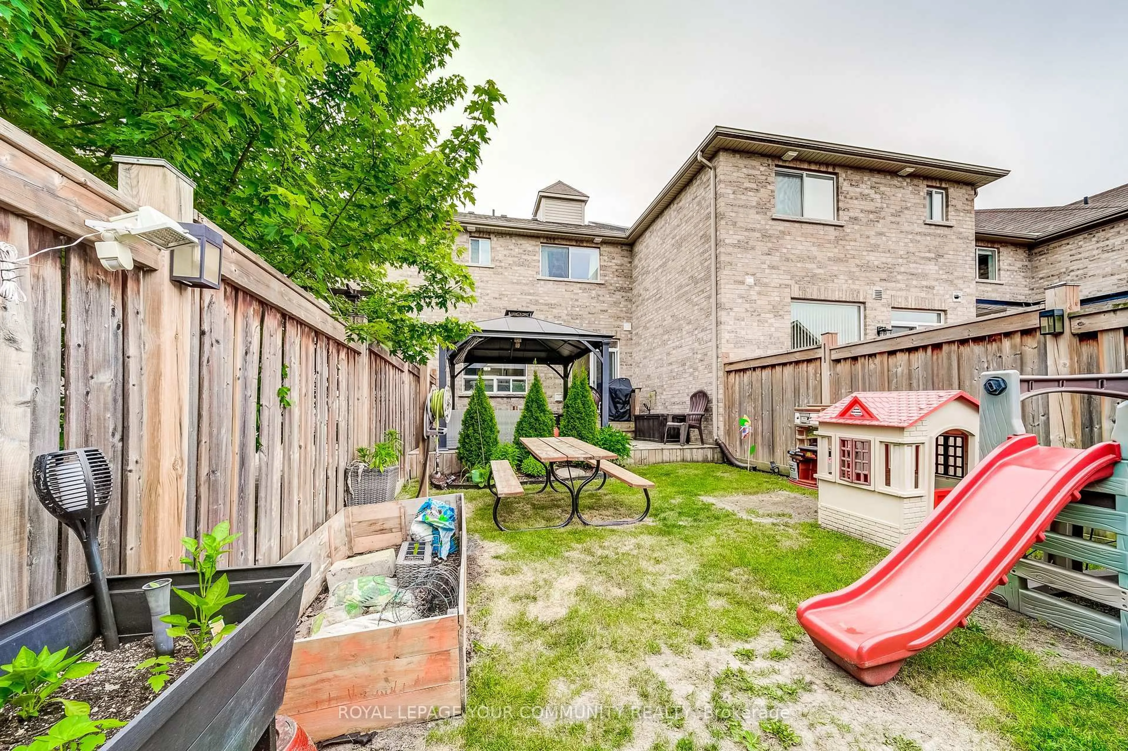 Patio, street for 8 Beechener St, Georgina Ontario L0E 1R0