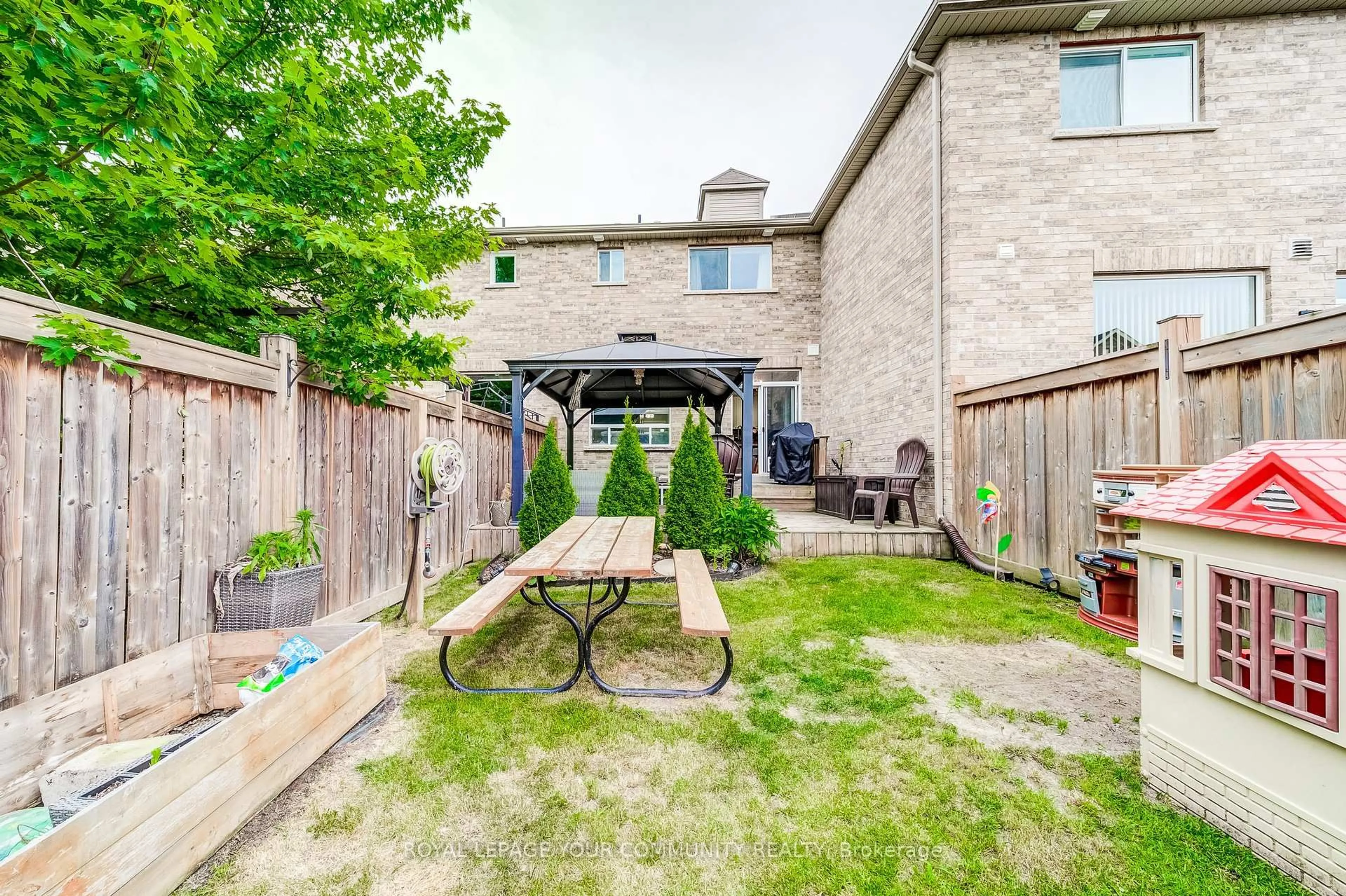Patio, street for 8 Beechener St, Georgina Ontario L0E 1R0