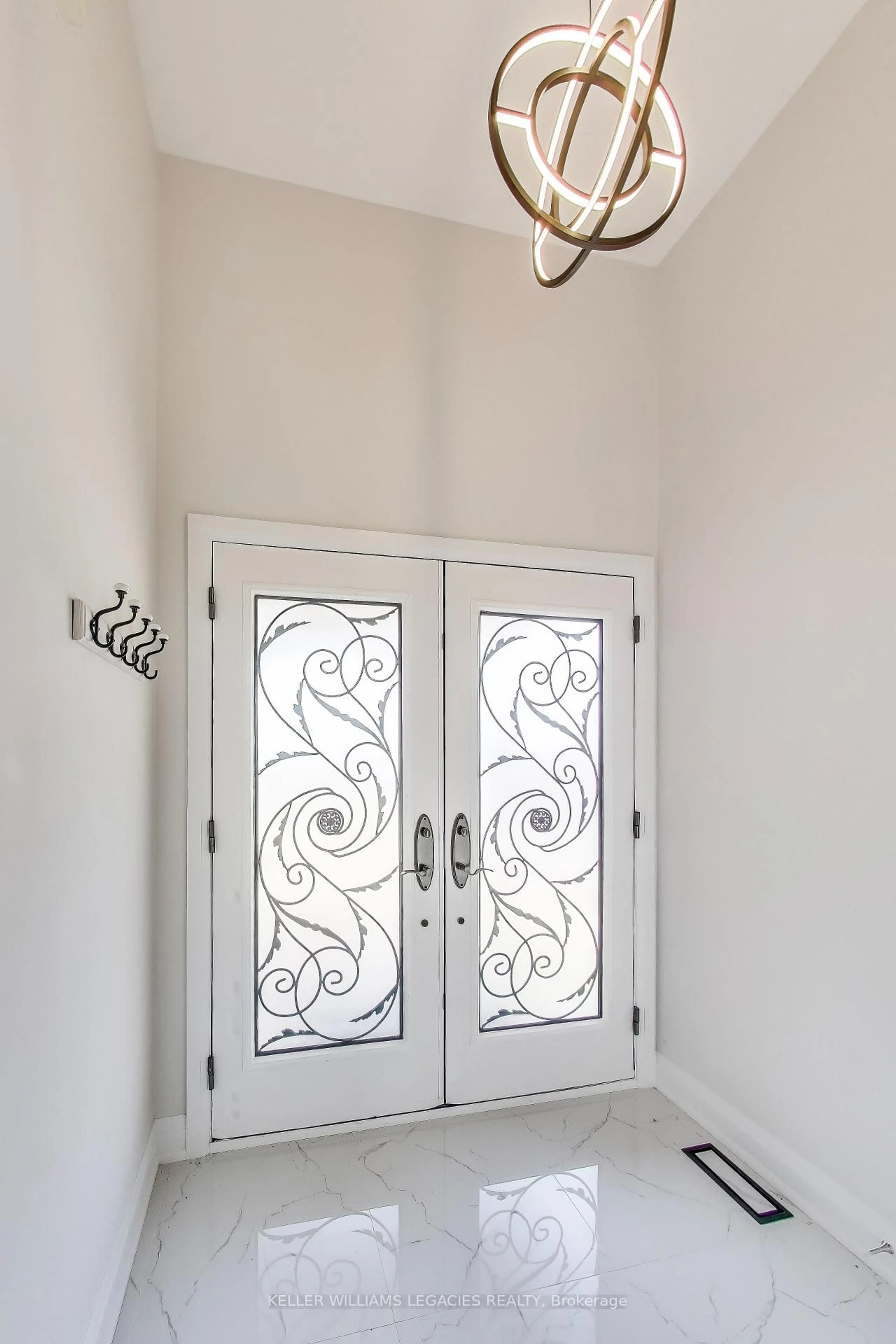 Indoor entryway for 12 Tuscana Blvd, Vaughan Ontario L4K 5J2