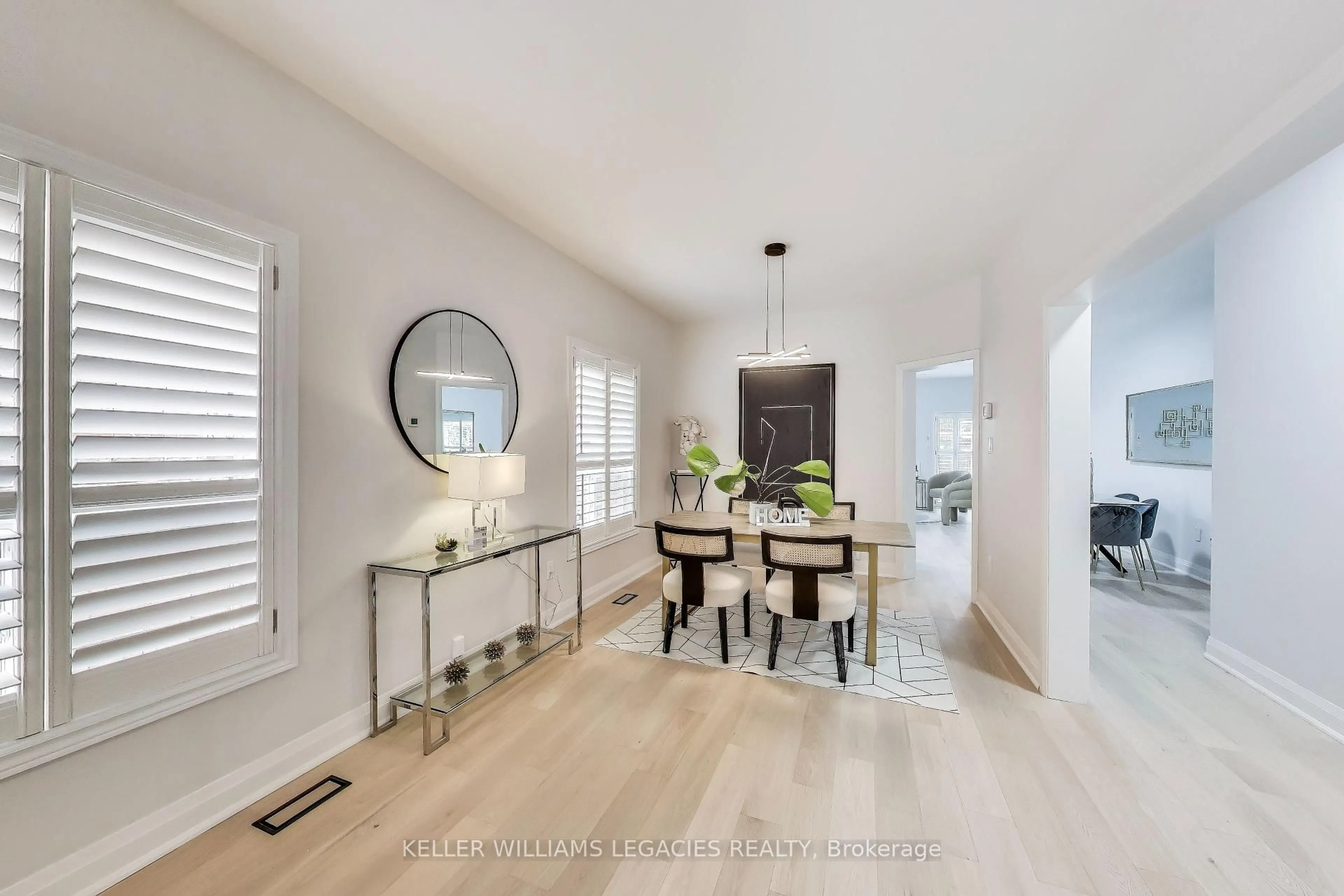 Indoor entryway for 12 Tuscana Blvd, Vaughan Ontario L4K 5J2