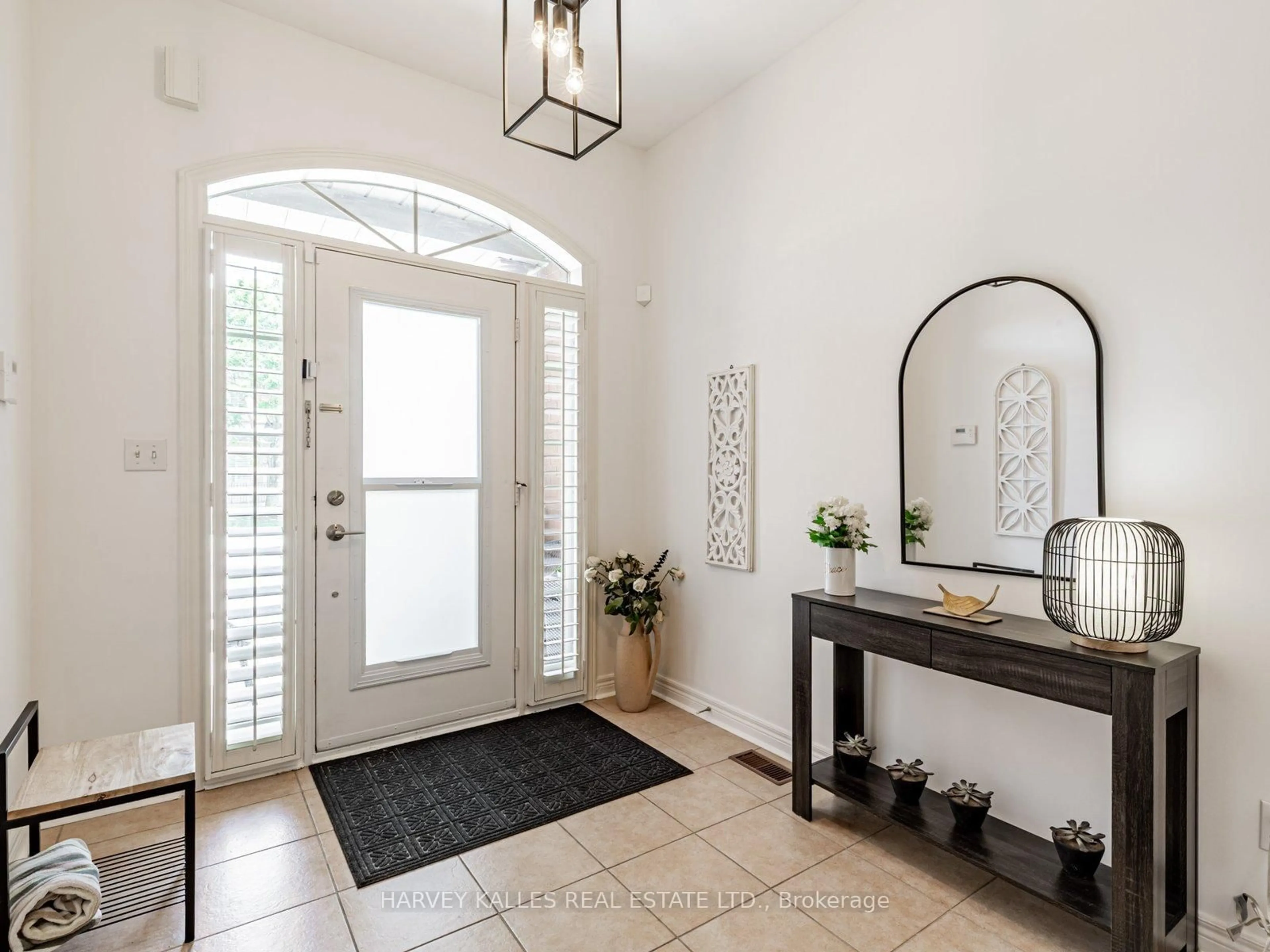 Indoor entryway for 179 Kingsbridge Circ, Vaughan Ontario L4J 8N9