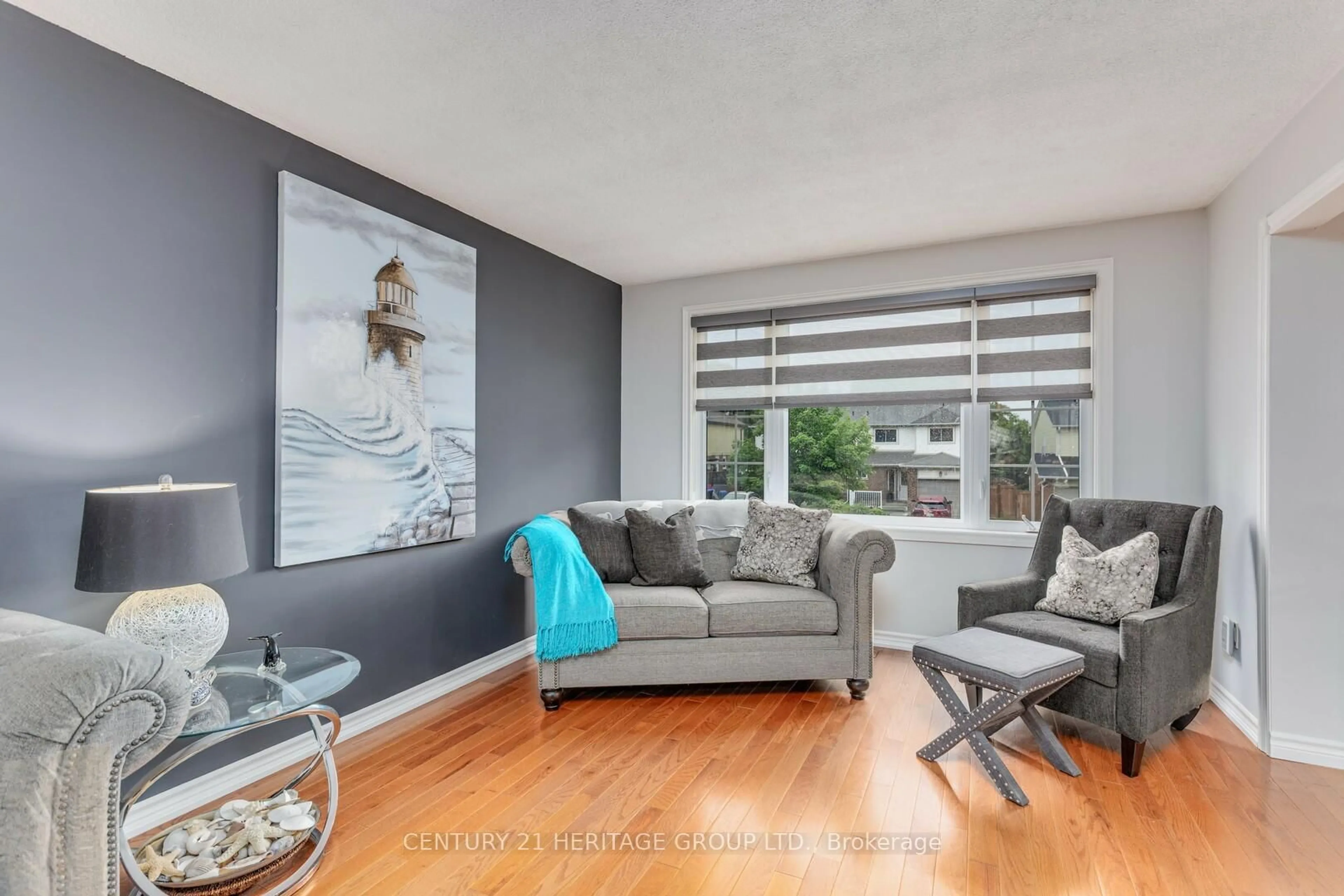 Living room with furniture, unknown for 198 Collings Ave, Bradford West Gwillimbury Ontario L3Z 1W1