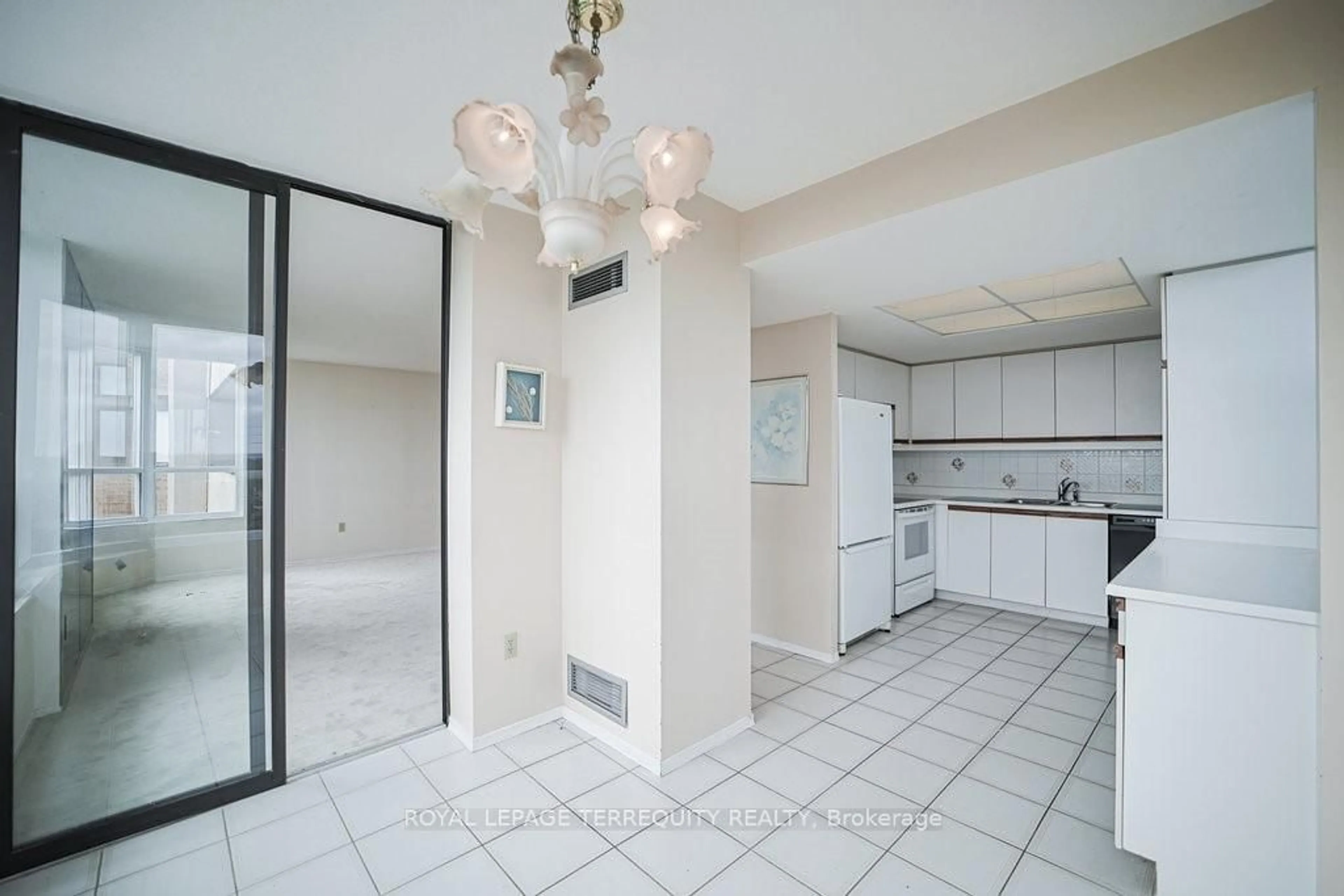 Unknown for 7601 Bathurst St #615, Vaughan Ontario L4J 4H5