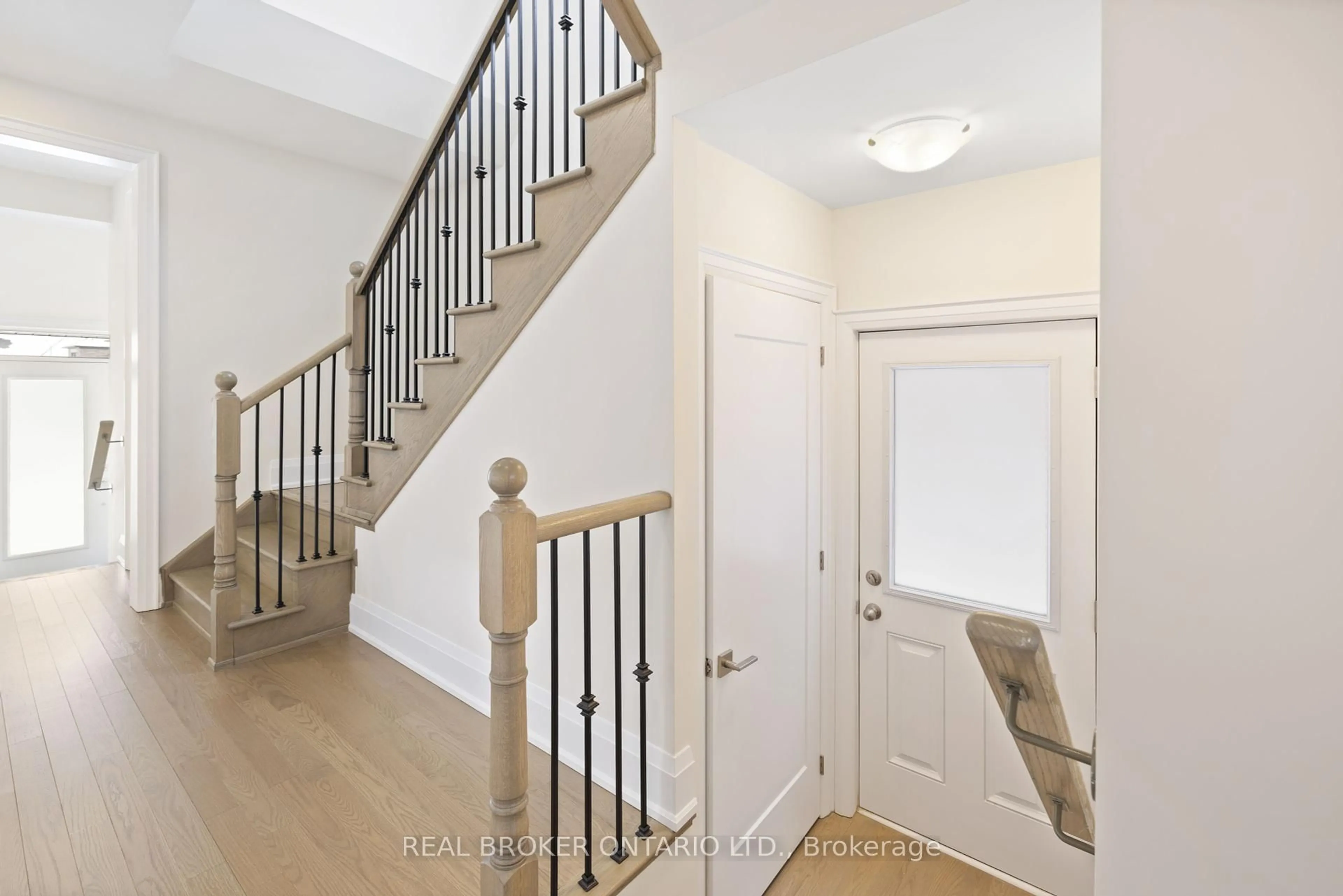 Indoor entryway for 78 Tempel St, Richmond Hill Ontario L4E 1K6