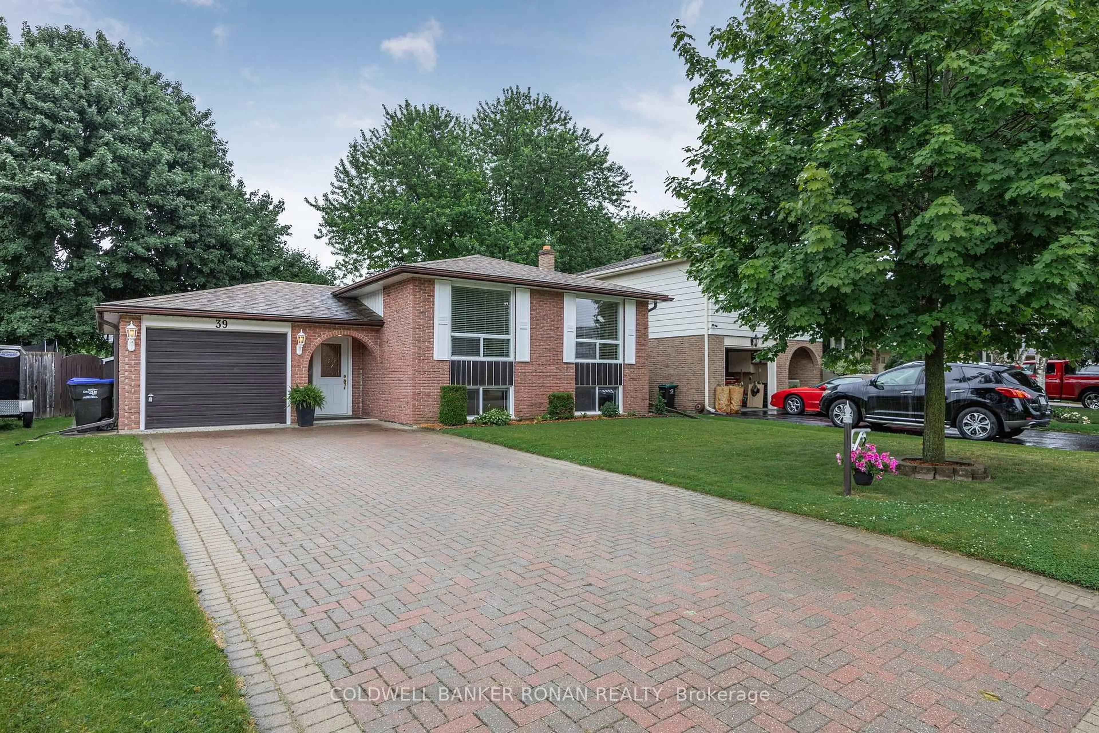 Home with brick exterior material, street for 39 Mitchell Ave, New Tecumseth Ontario L9R 1C9