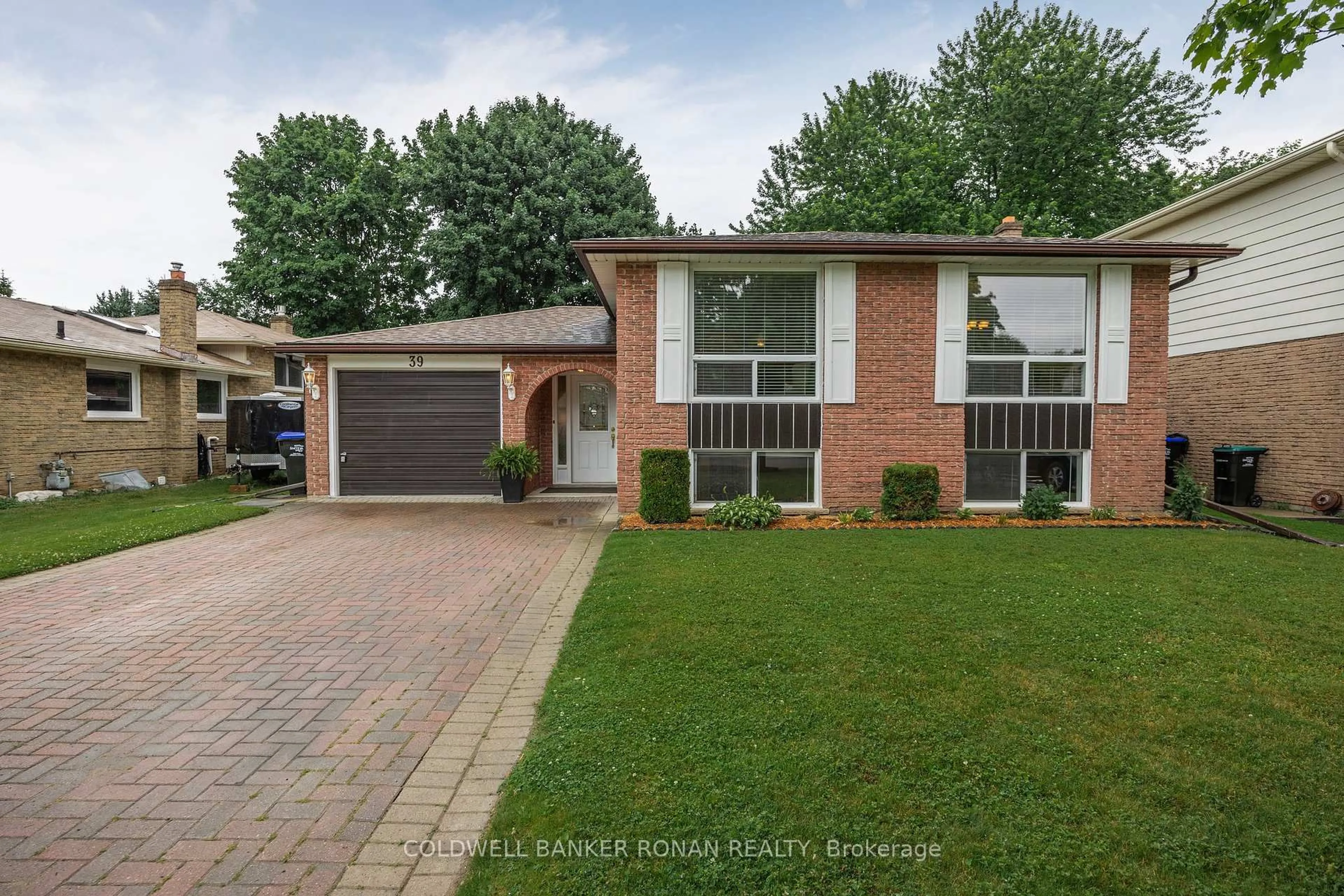 Home with brick exterior material, street for 39 Mitchell Ave, New Tecumseth Ontario L9R 1C9