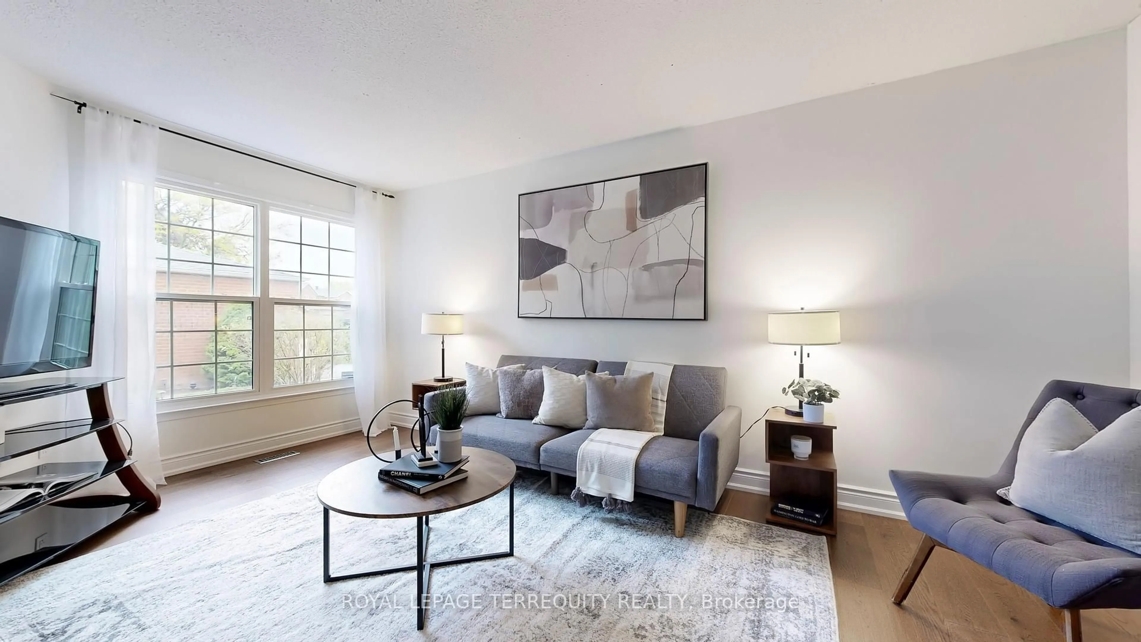 Living room with furniture, unknown for 8 Couperthwaite Cres, Markham Ontario L3R 6N4