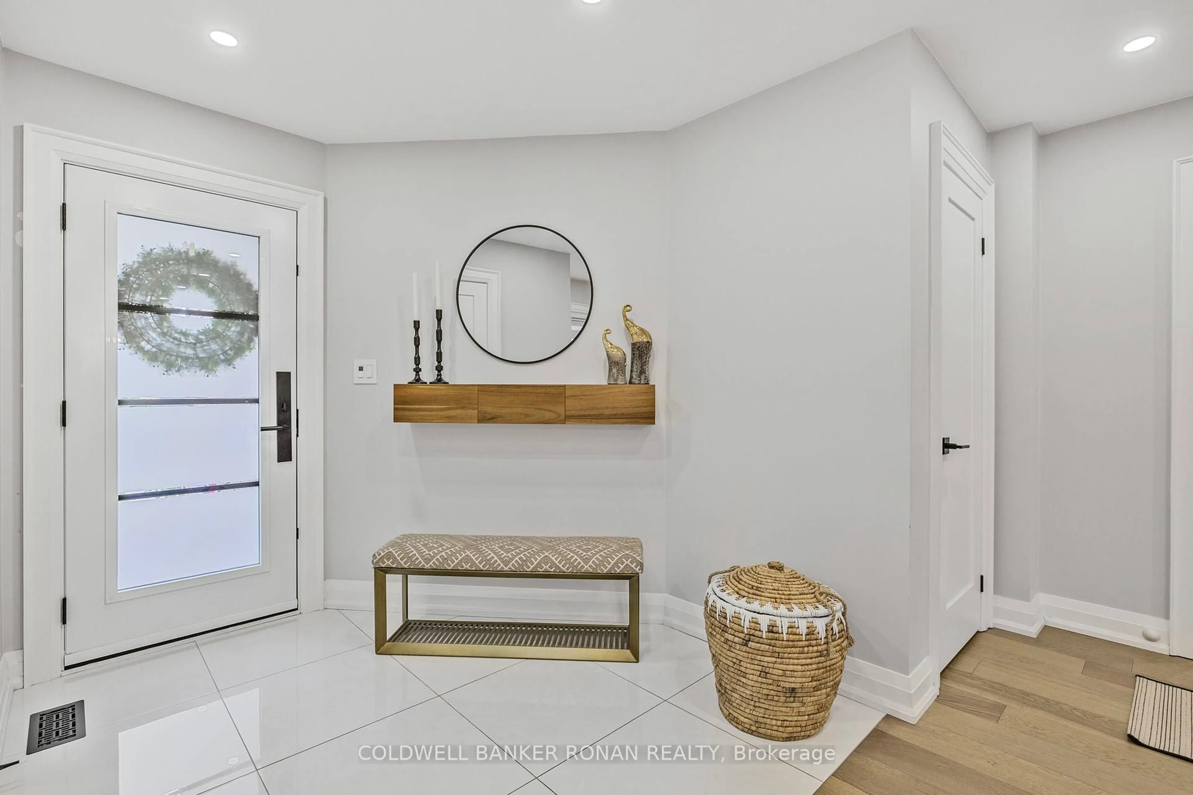Indoor entryway for 96 Purcell Cres, Vaughan Ontario L6A 3C6