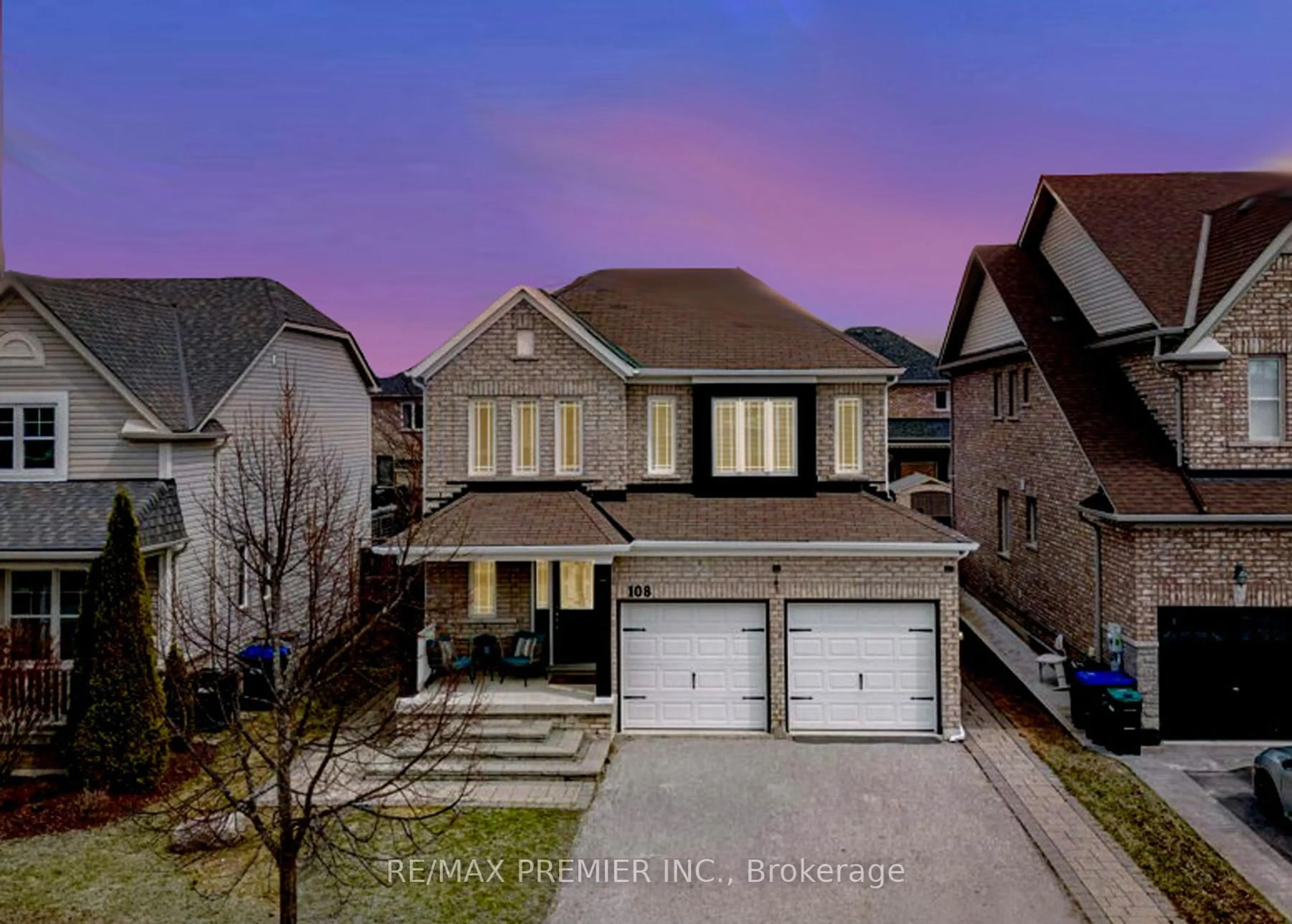 A pic from outside/outdoor area/front of a property/back of a property/a pic from drone, street for 108 Gwillimbury Dr, Bradford West Gwillimbury Ontario L3Z 0C6