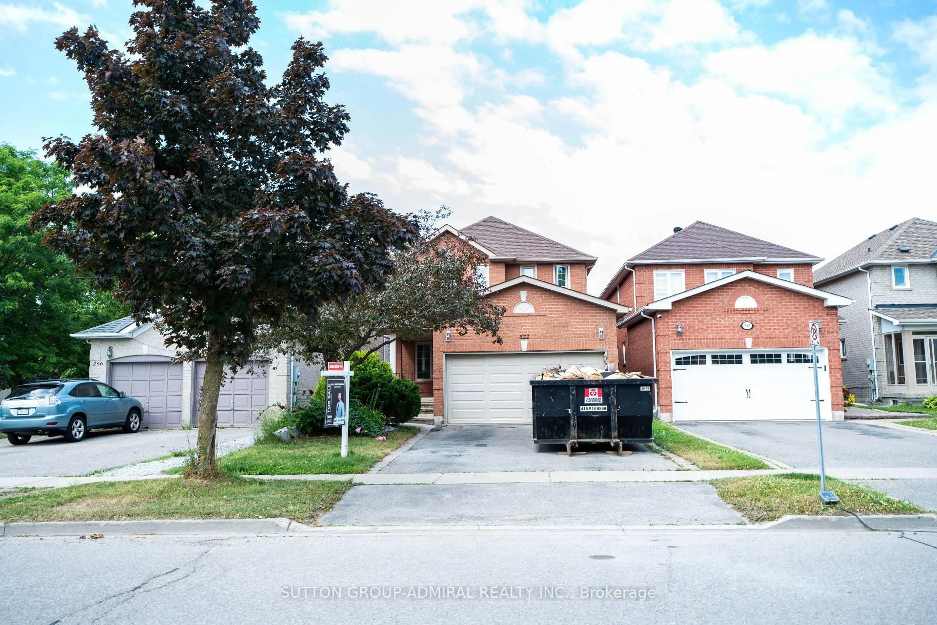 A pic from outside/outdoor area/front of a property/back of a property/a pic from drone, street for 522 Doubletree Lane, Newmarket Ontario L3X 2L3