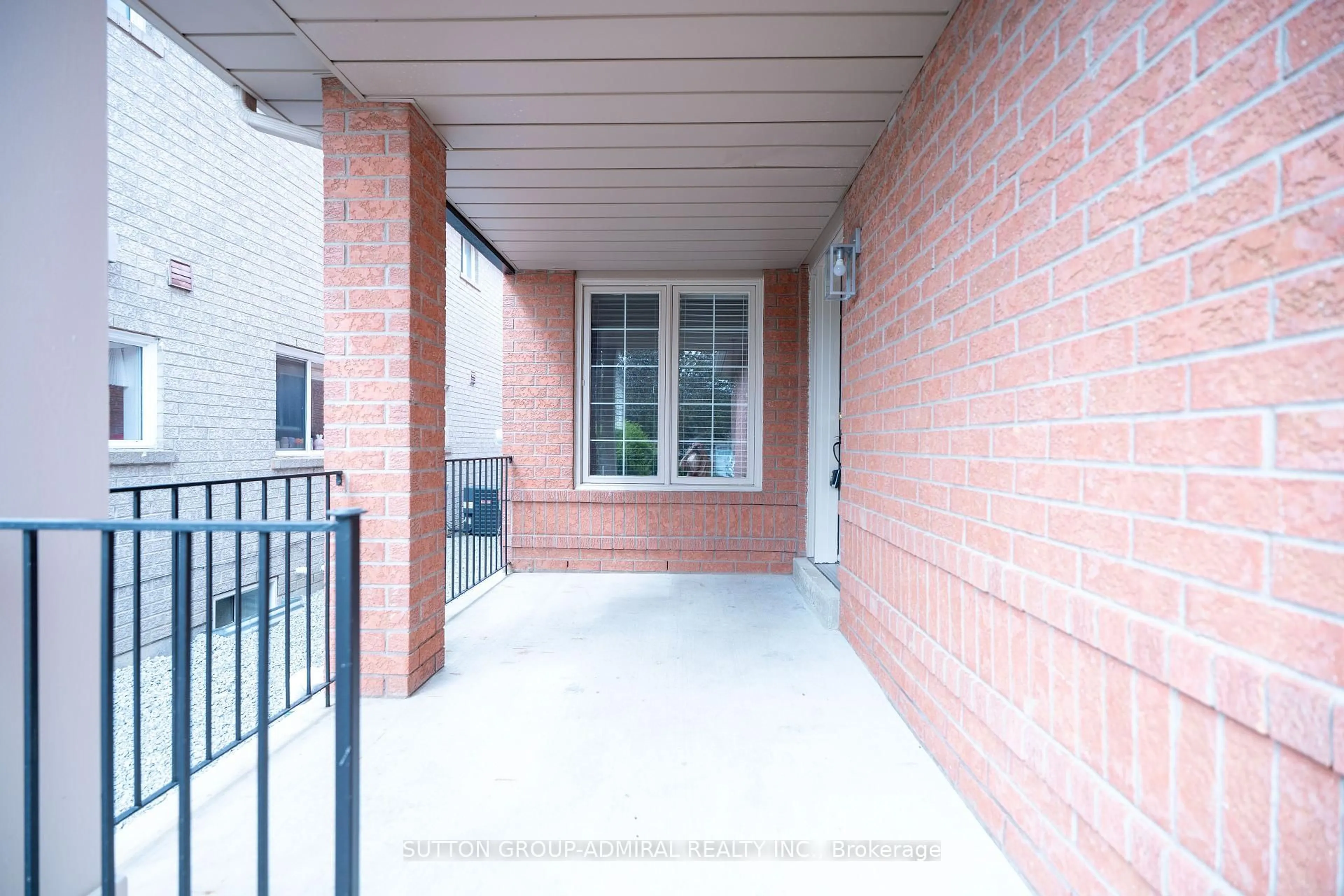 Patio, street for 522 Doubletree Lane, Newmarket Ontario L3X 2L3
