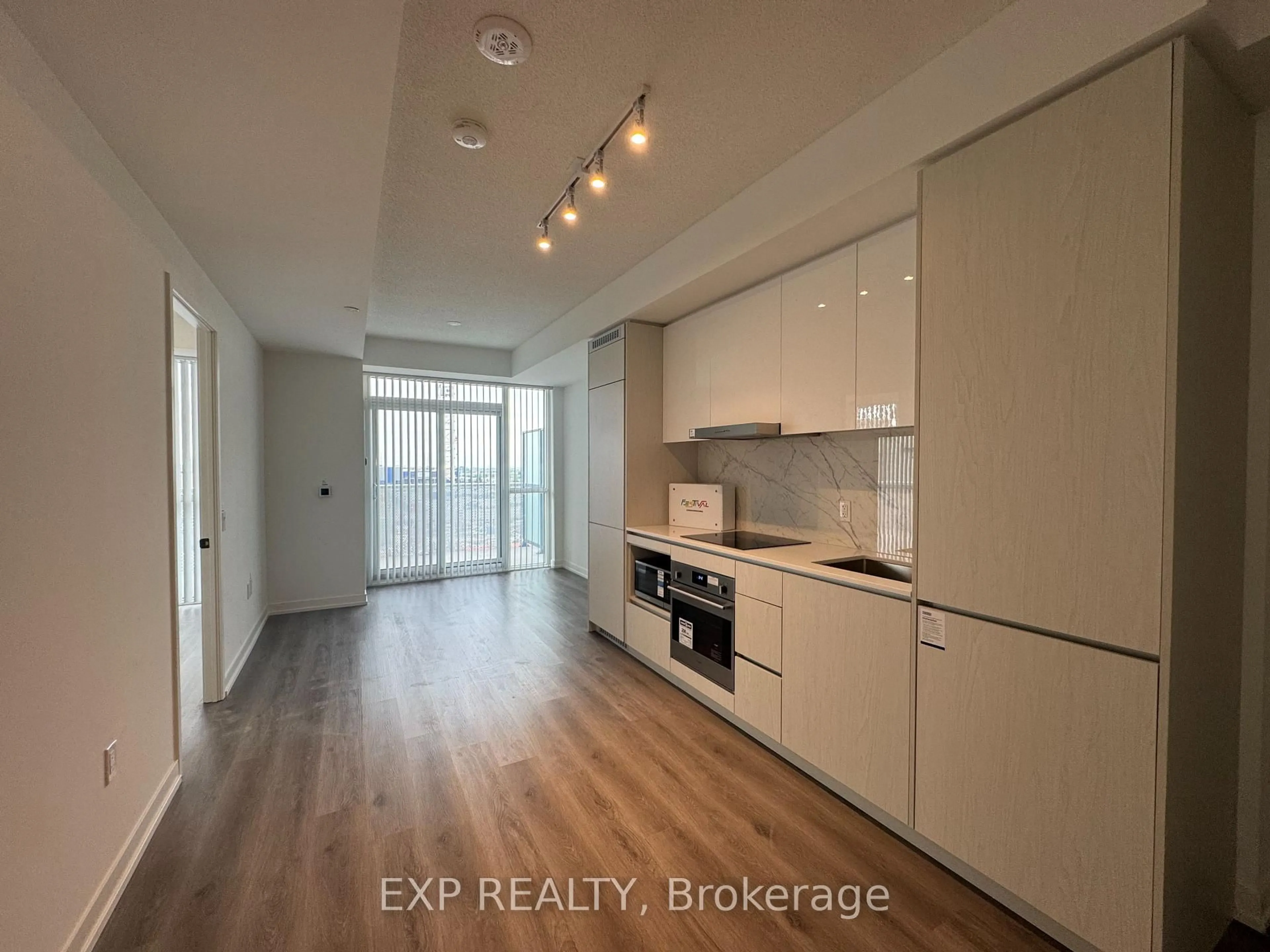 Unknown for 28 Interchange Way #517, Vaughan Ontario L4K 5Z7