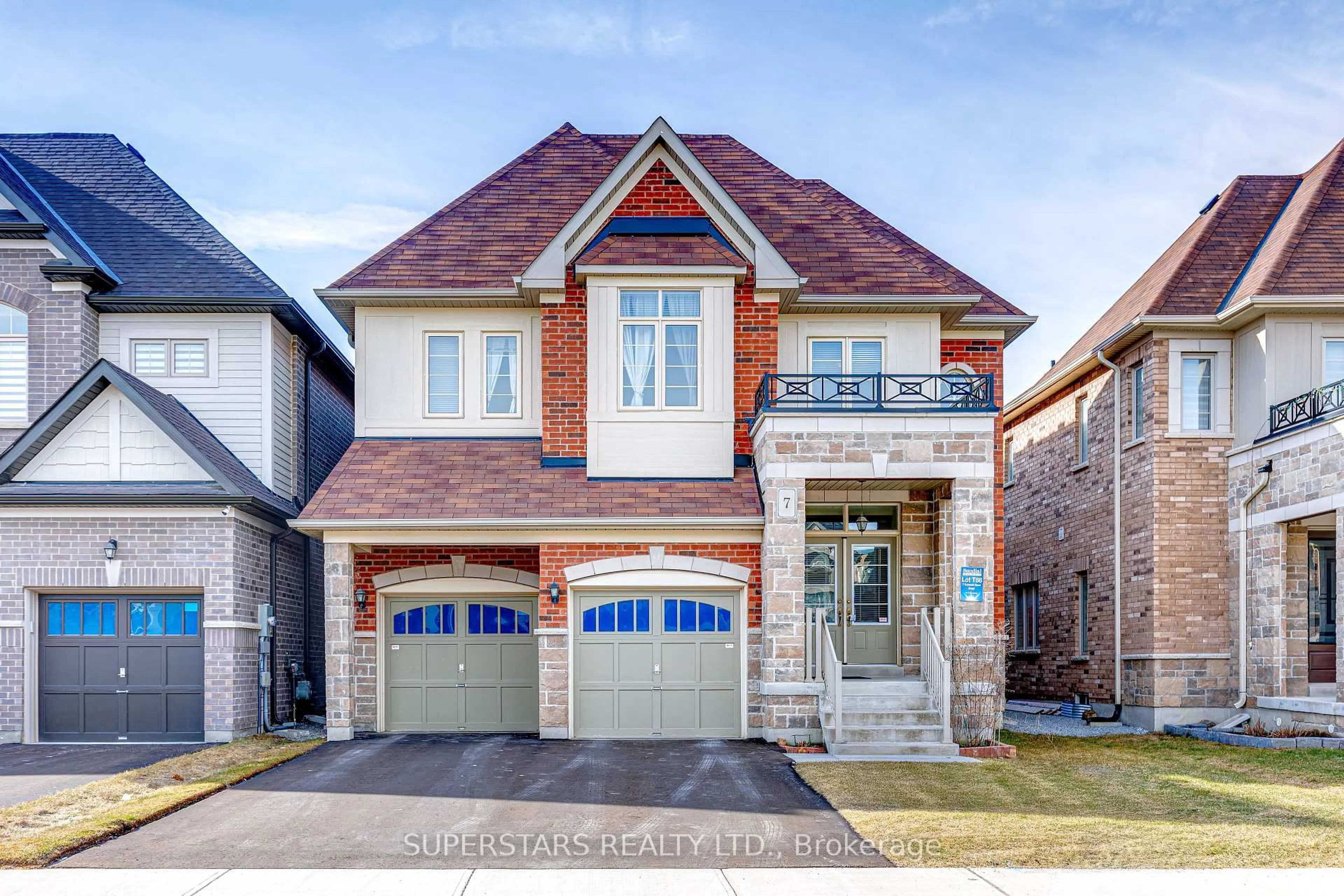 Home with brick exterior material, street for 7 Kenneth Ross Bend, East Gwillimbury Ontario L9N 0T7