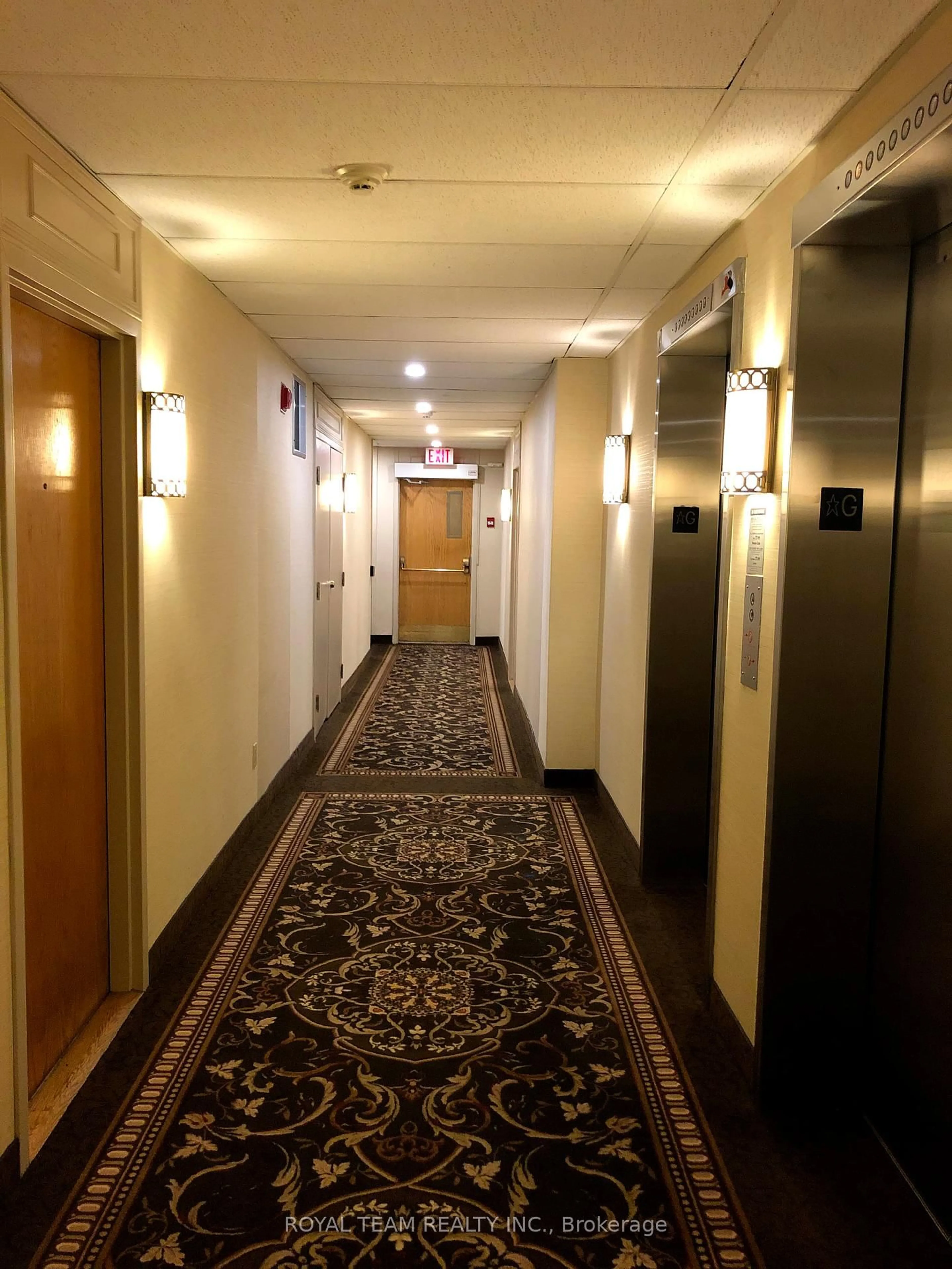 Indoor foyer for 326 Major Mackenzie Dr #116, Richmond Hill Ontario L4C 8T4