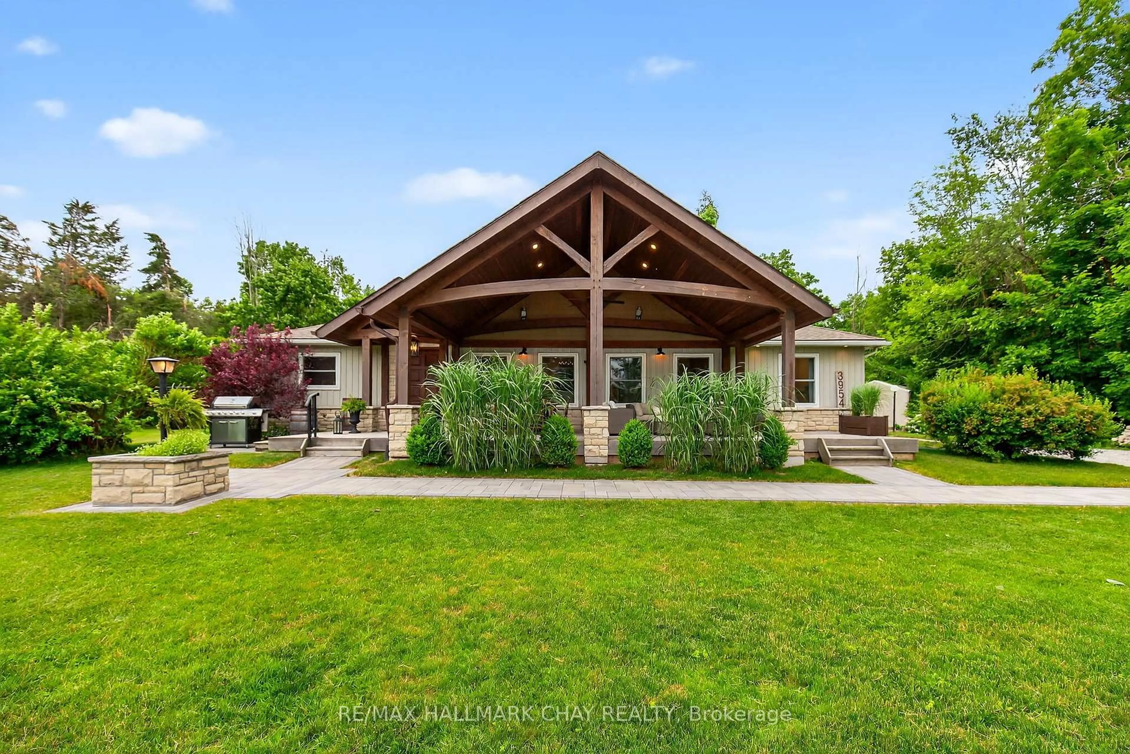 Home with vinyl exterior material, mountain view for 3954 Lakeview Rd, Innisfil Ontario L9S 2V5