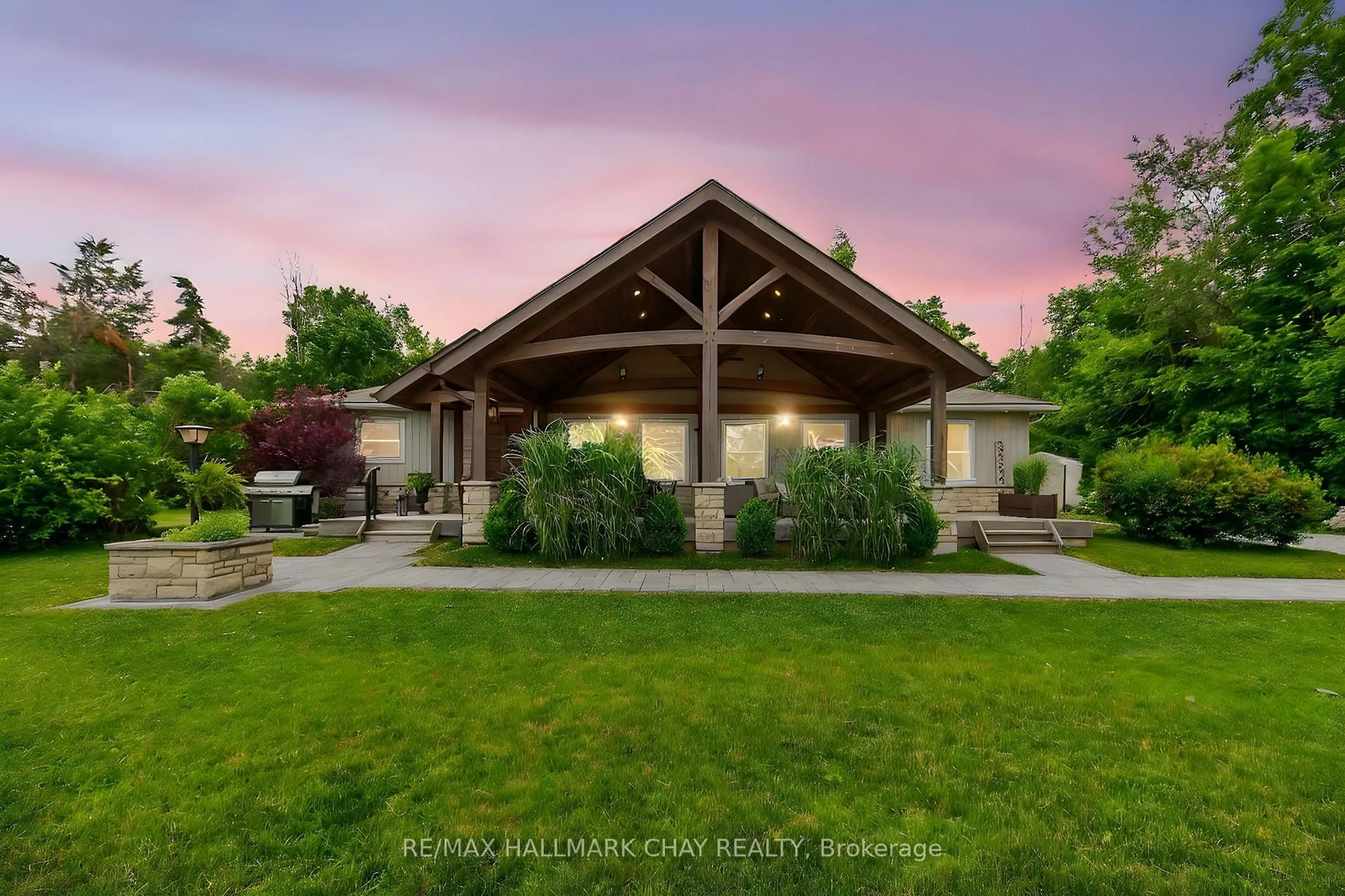 A pic from outside/outdoor area/front of a property/back of a property/a pic from drone, mountain view for 3954 Lakeview Rd, Innisfil Ontario L9S 2V5