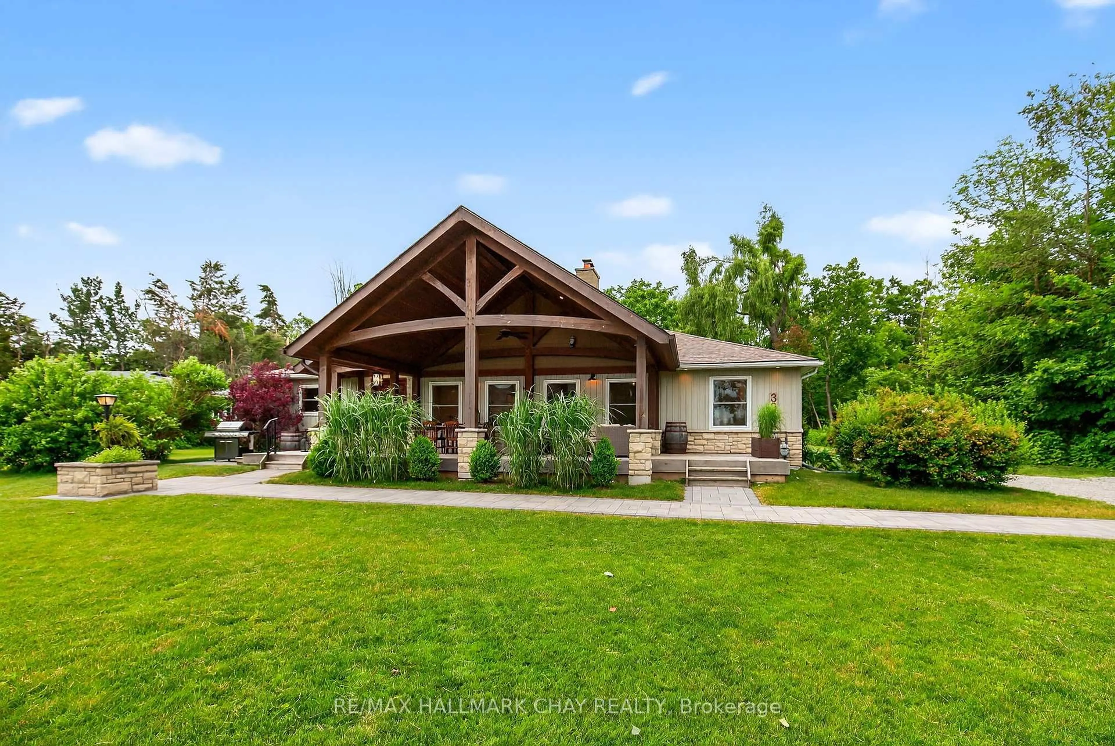 A pic from outside/outdoor area/front of a property/back of a property/a pic from drone, unknown for 3954 Lakeview Rd, Innisfil Ontario L9S 2V5
